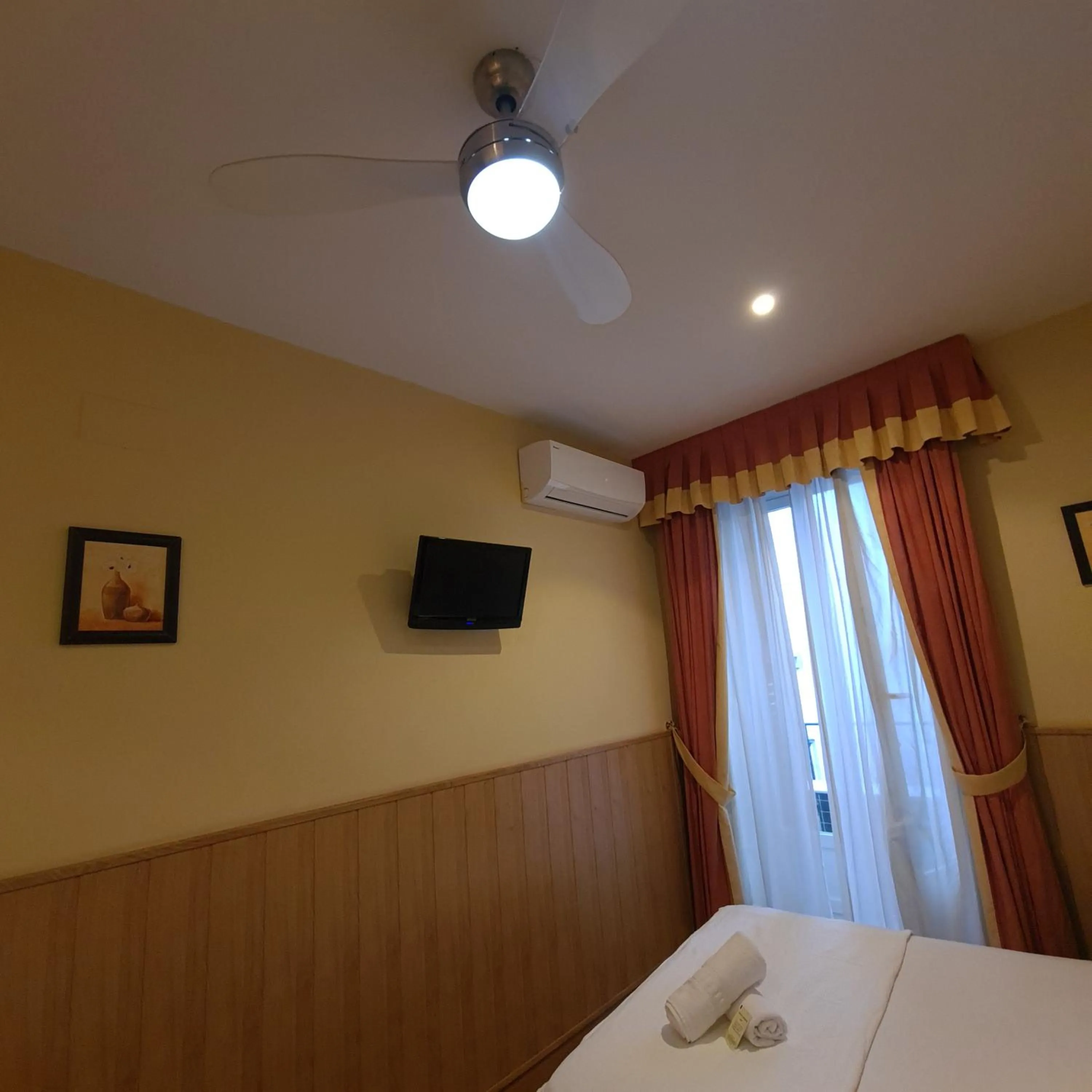 Bed in Hostal Oporto