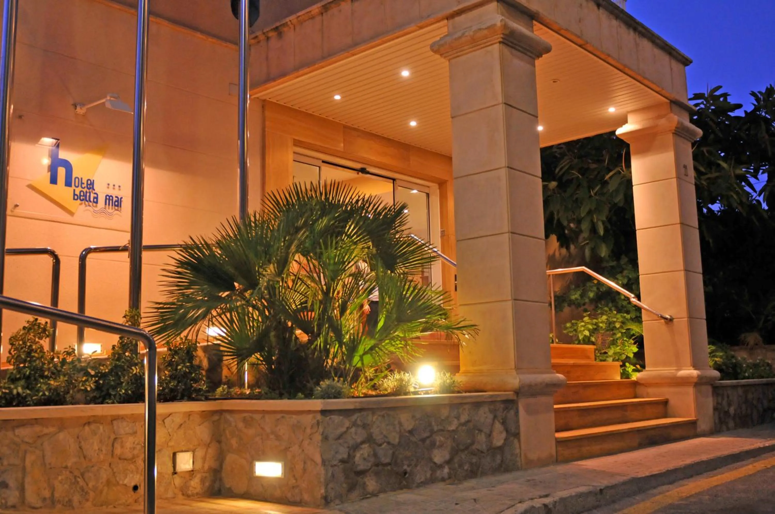 Facade/entrance in Hotel Bella Mar