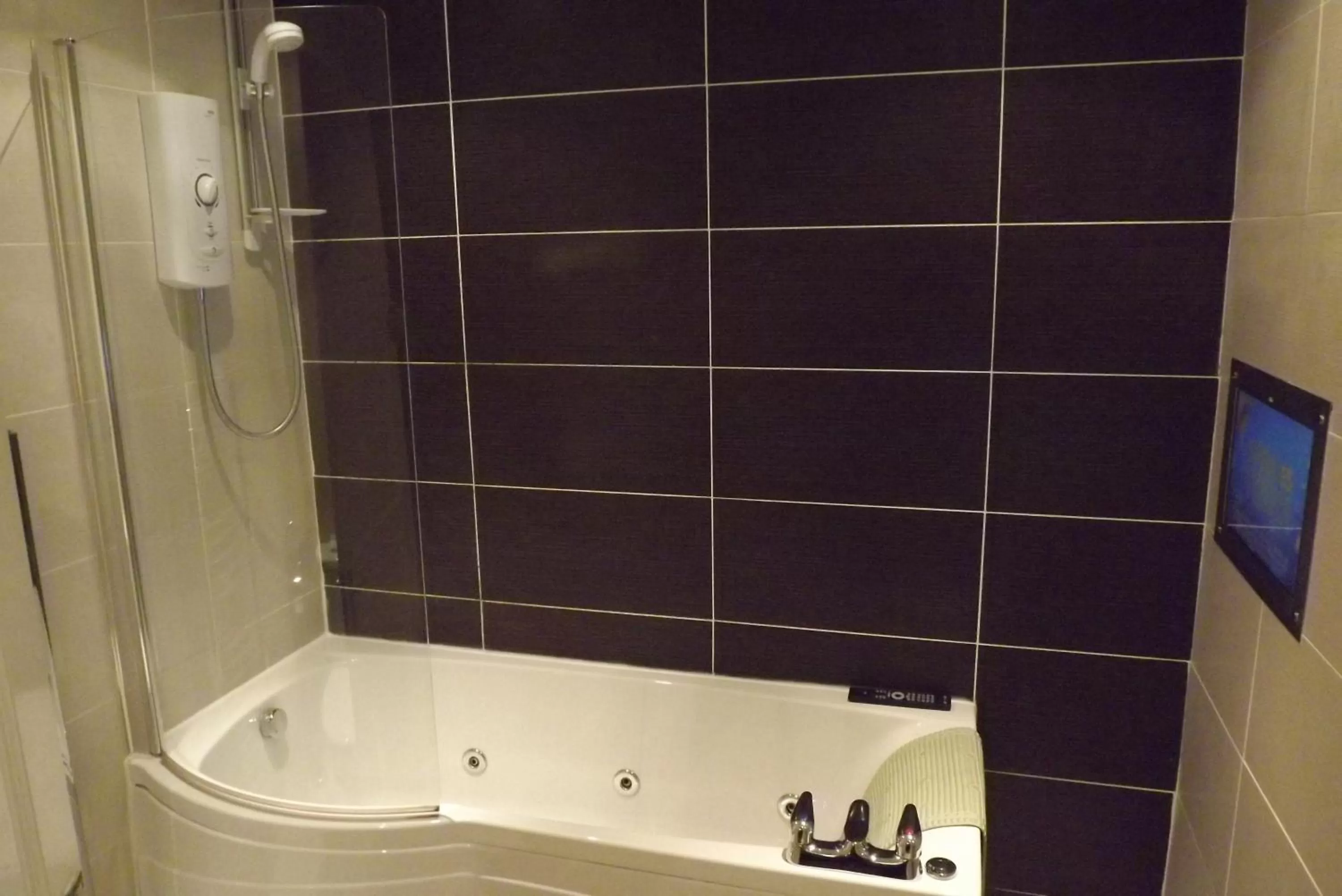 Bathroom in Glazert Country House Hotel