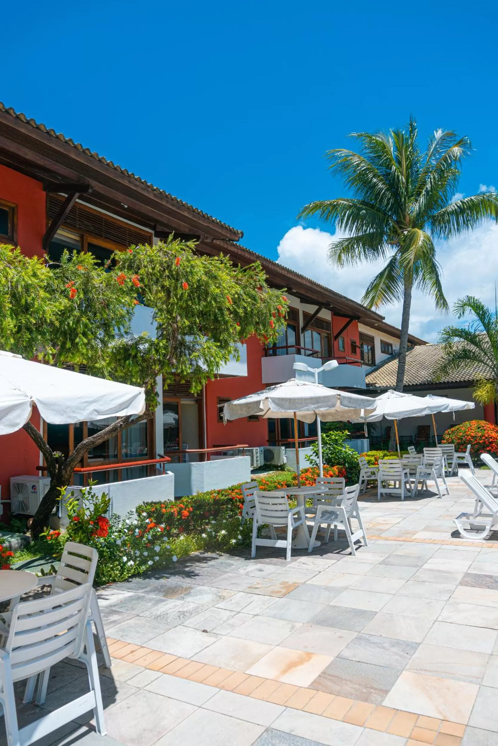 Swimming pool in Porto das Naus Praia Hotel
