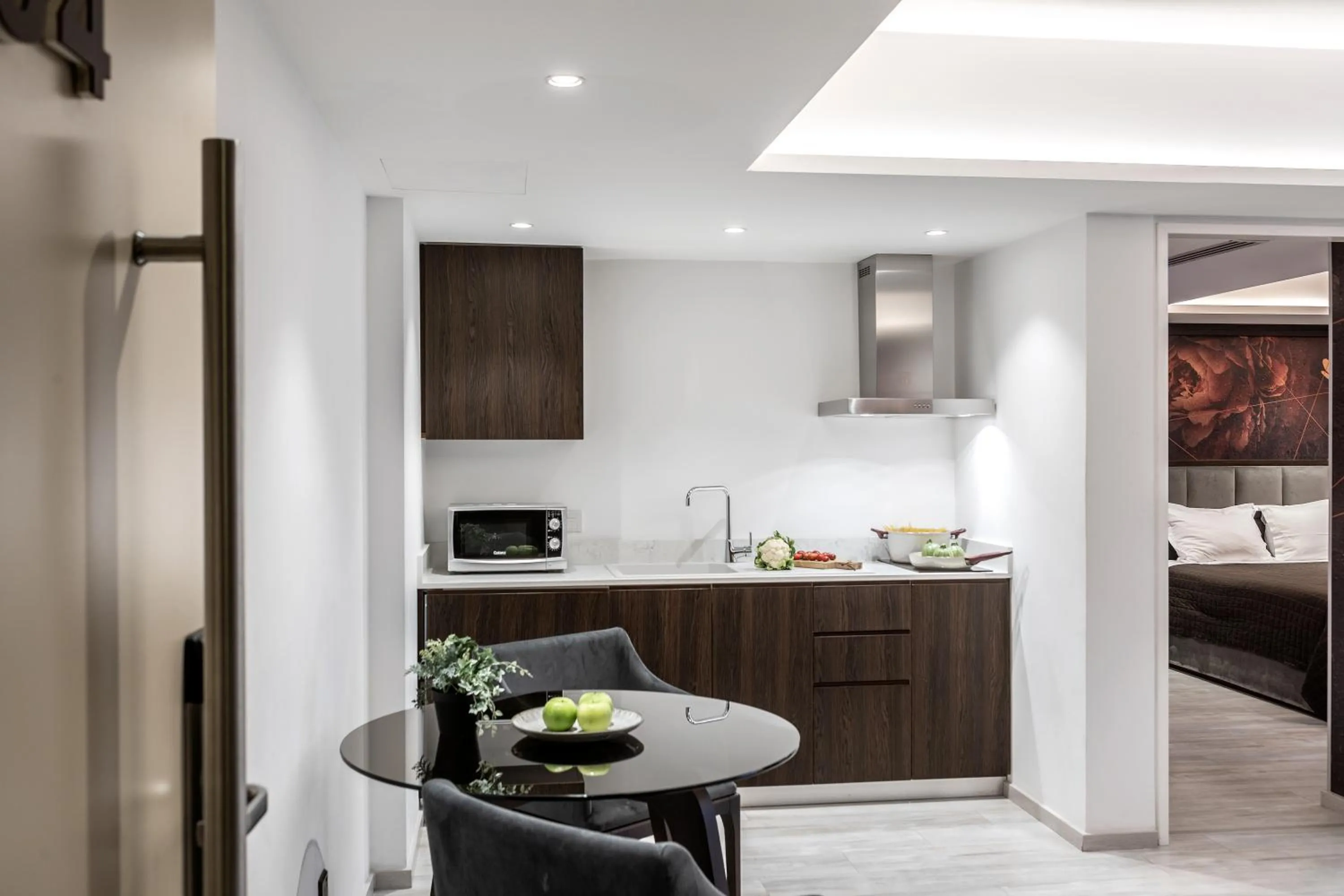 Kitchen or kitchenette in Almond Business Hotel