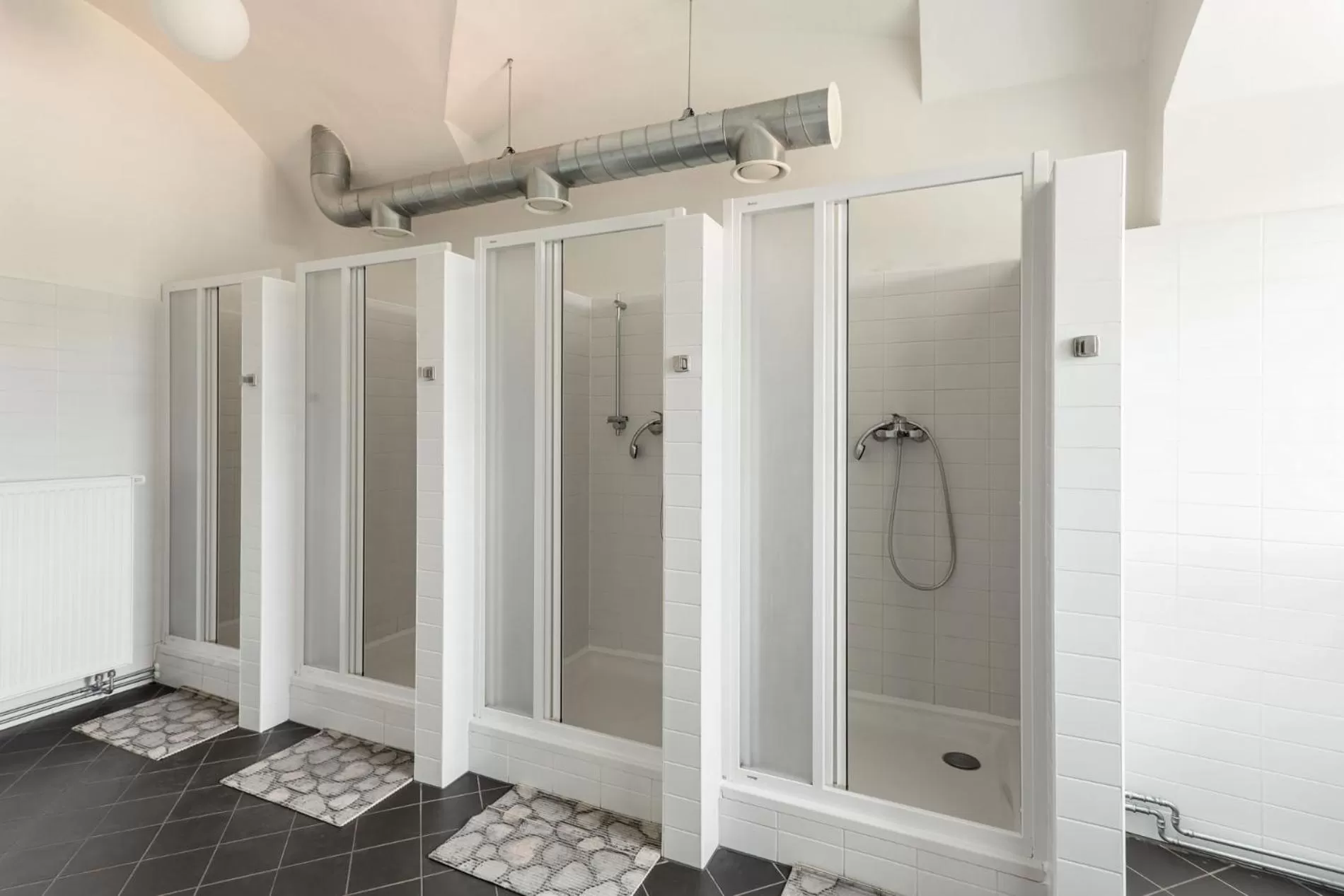 Shower, Bathroom in Dům Hostů Klášter Broumov