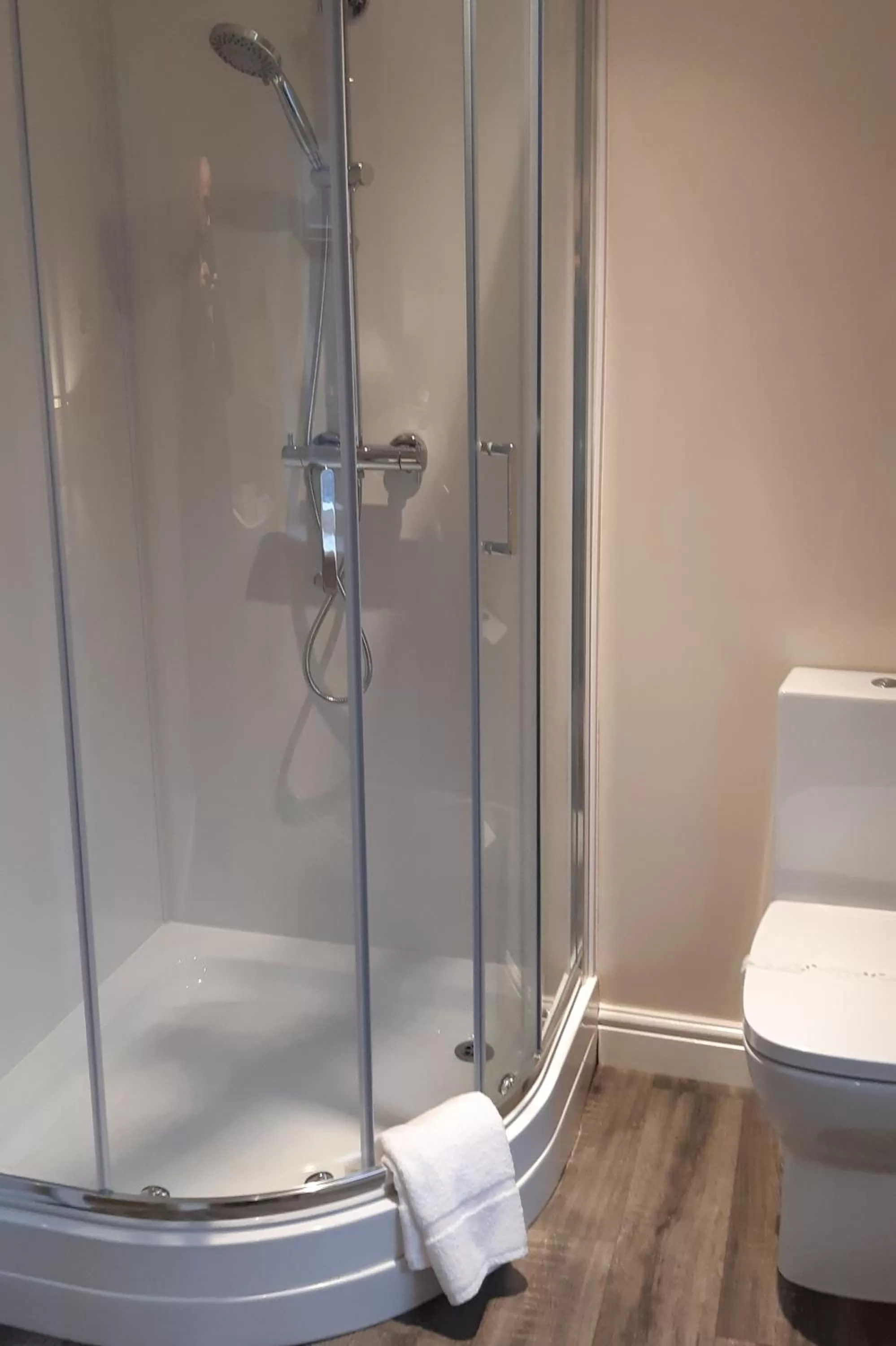 Shower in The Masons Arms