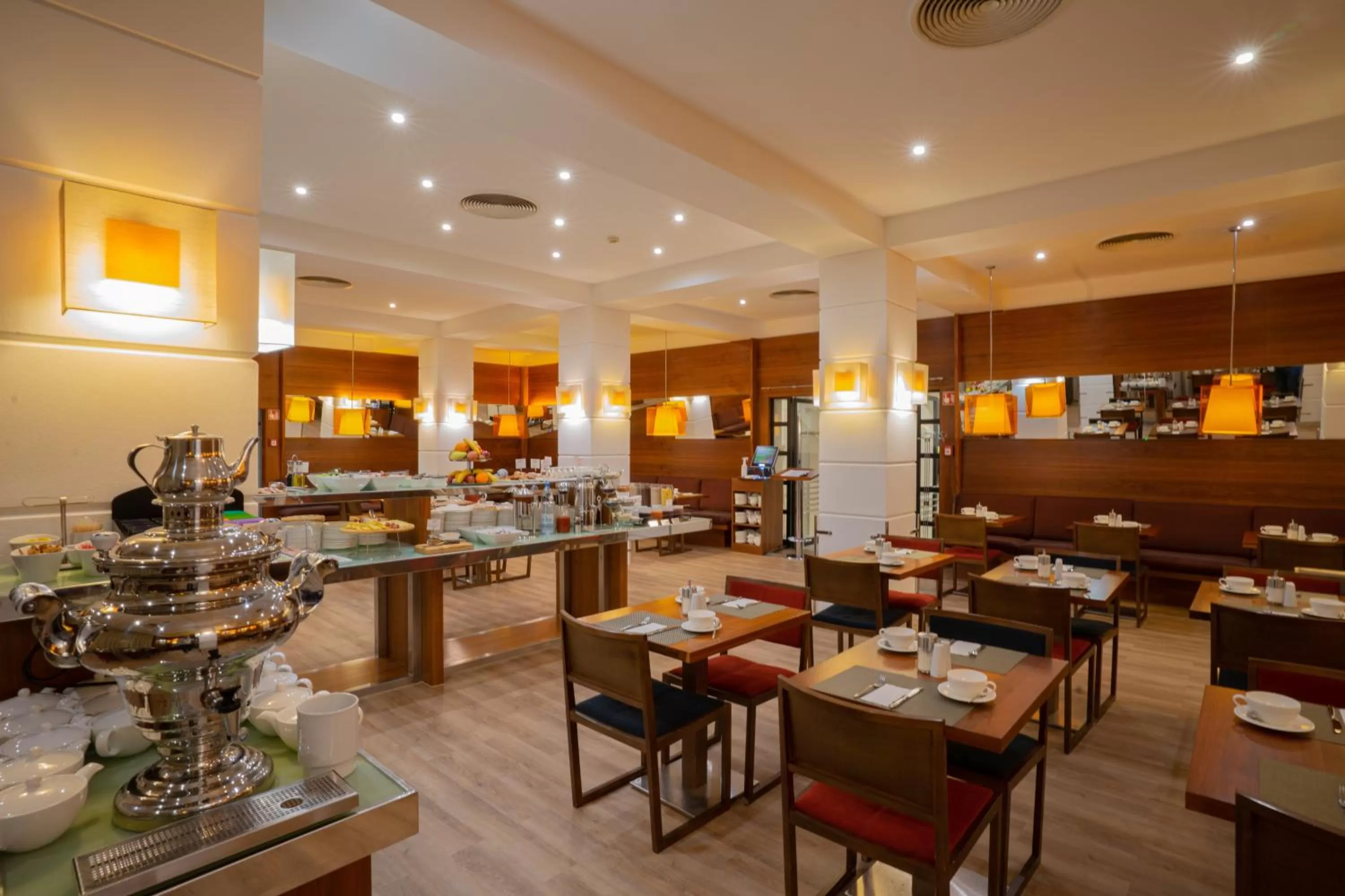 Breakfast in K+K Hotel Opera