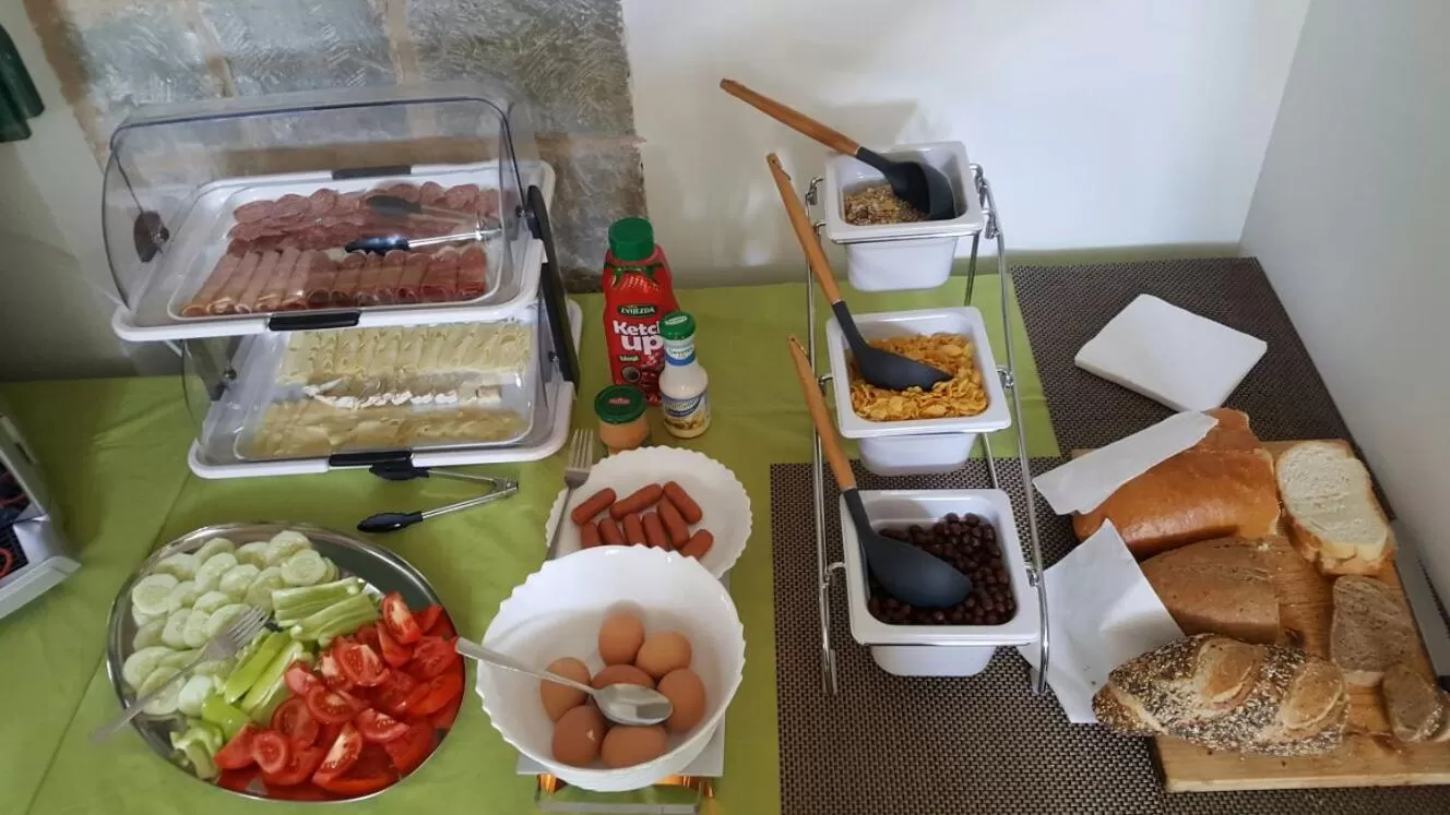 Continental breakfast in Villa Sol