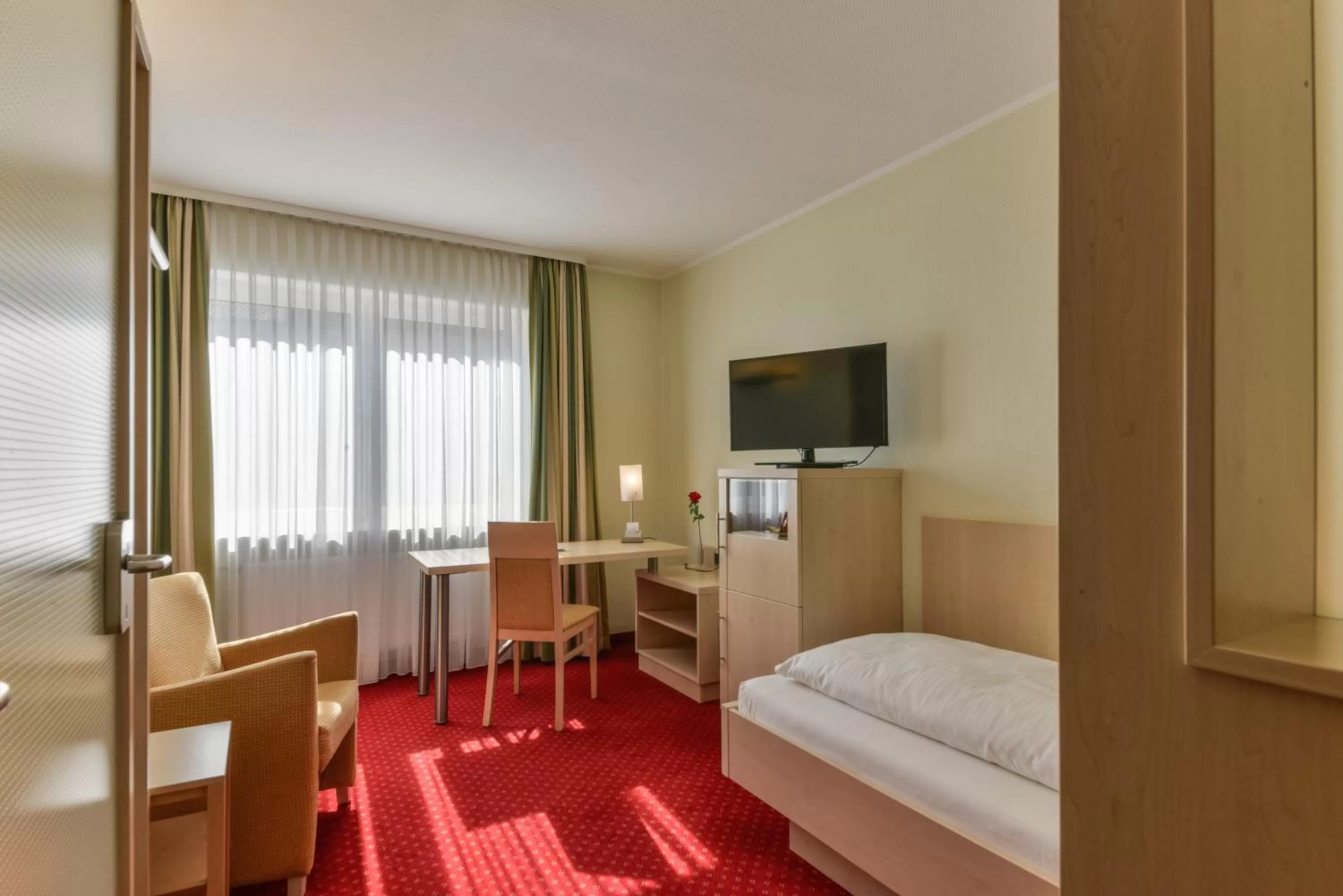 Photo of the whole room, Bed in Hotel Schiller