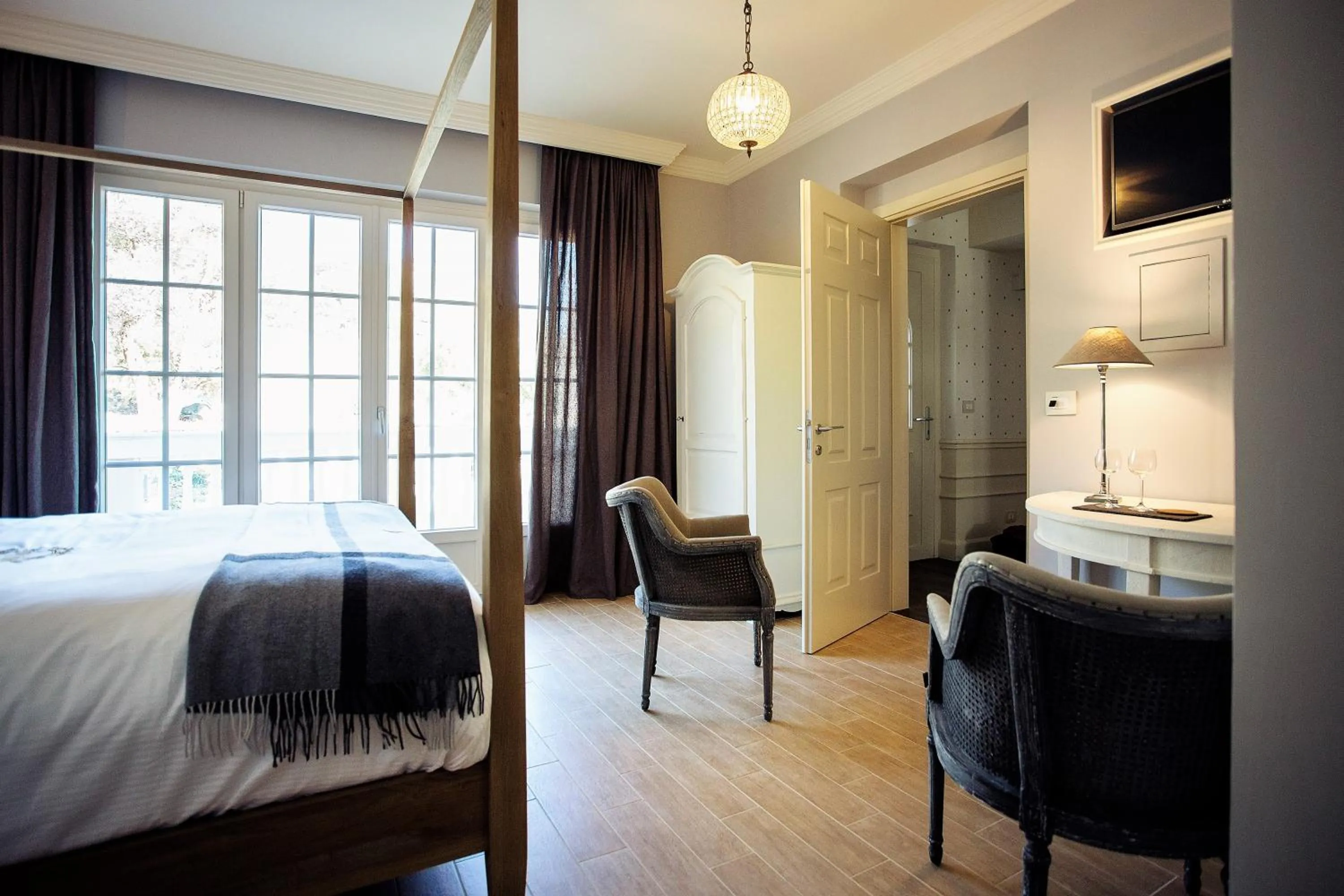 Photo of the whole room, Bed in Lemon House