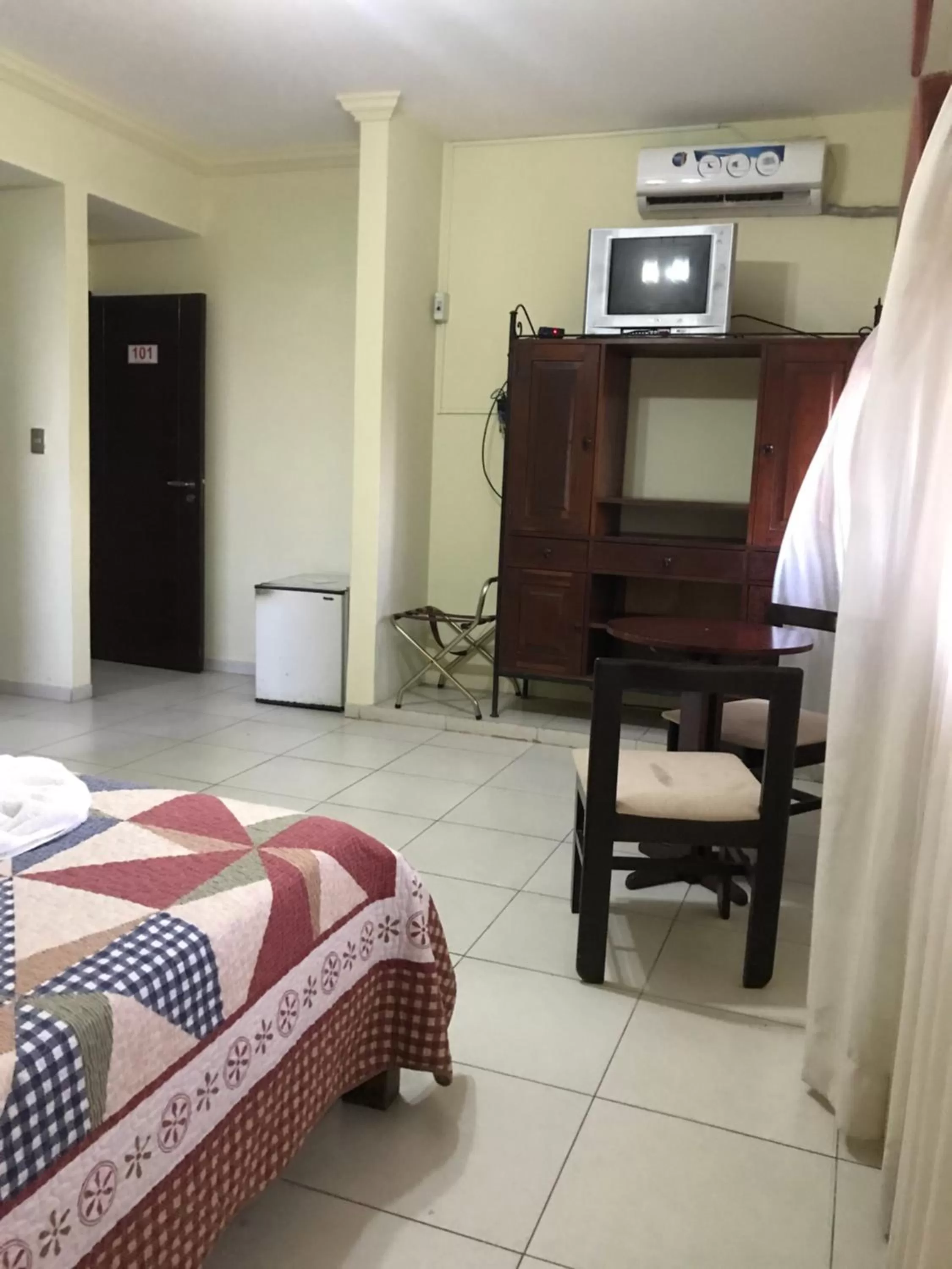 TV and multimedia, TV/Entertainment Center in Hotel Viru Viru II