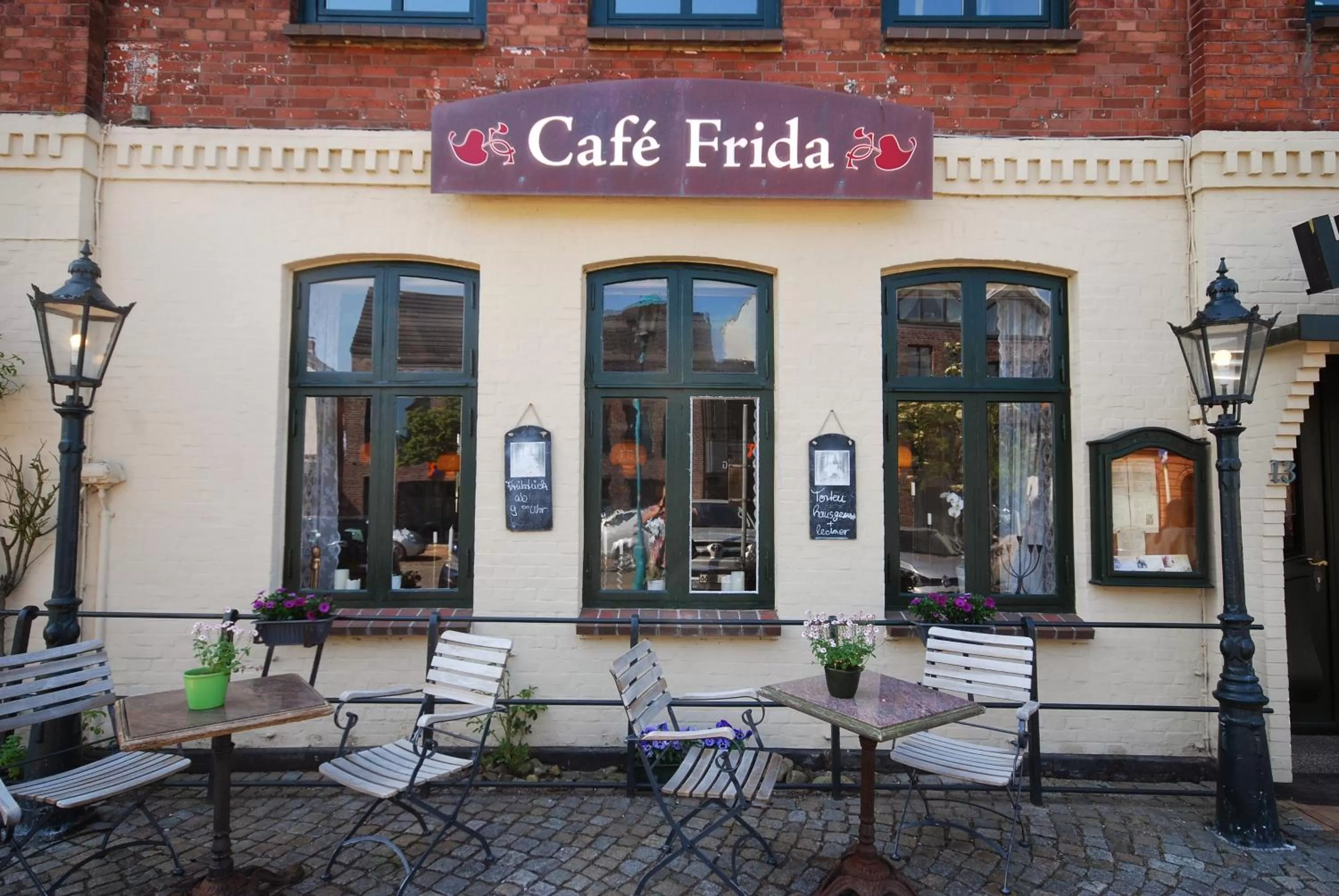 Restaurant/places to eat, Property Building in Hotel Cafe Frida