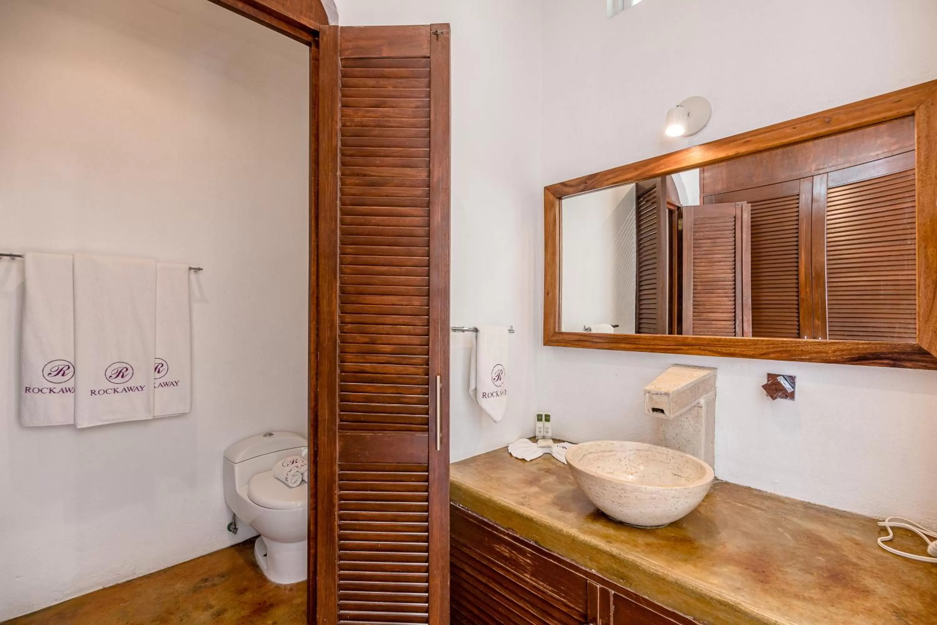 Toilet in Hotel Rockaway