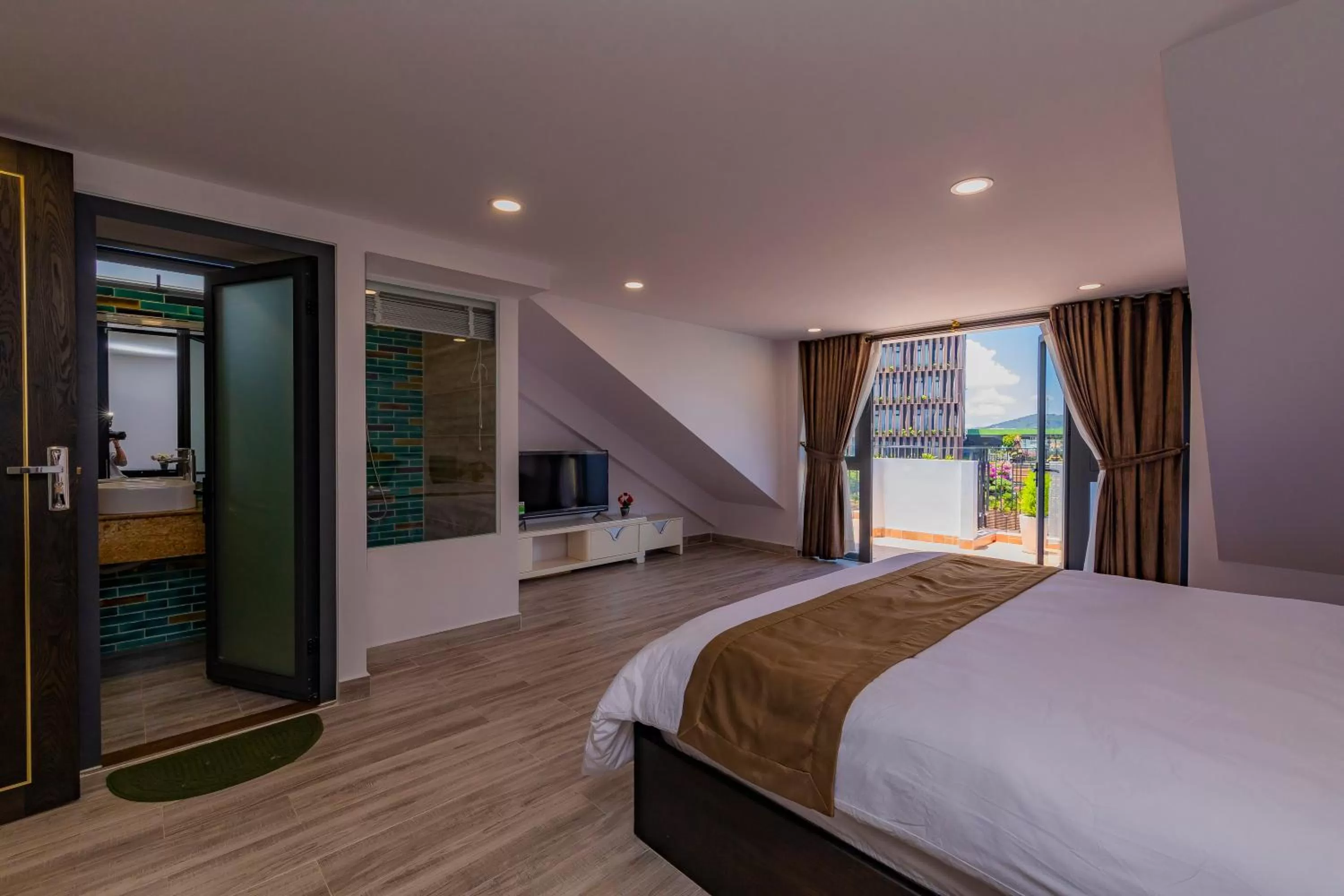 Photo of the whole room in Khanh Uyen 3 Hotel