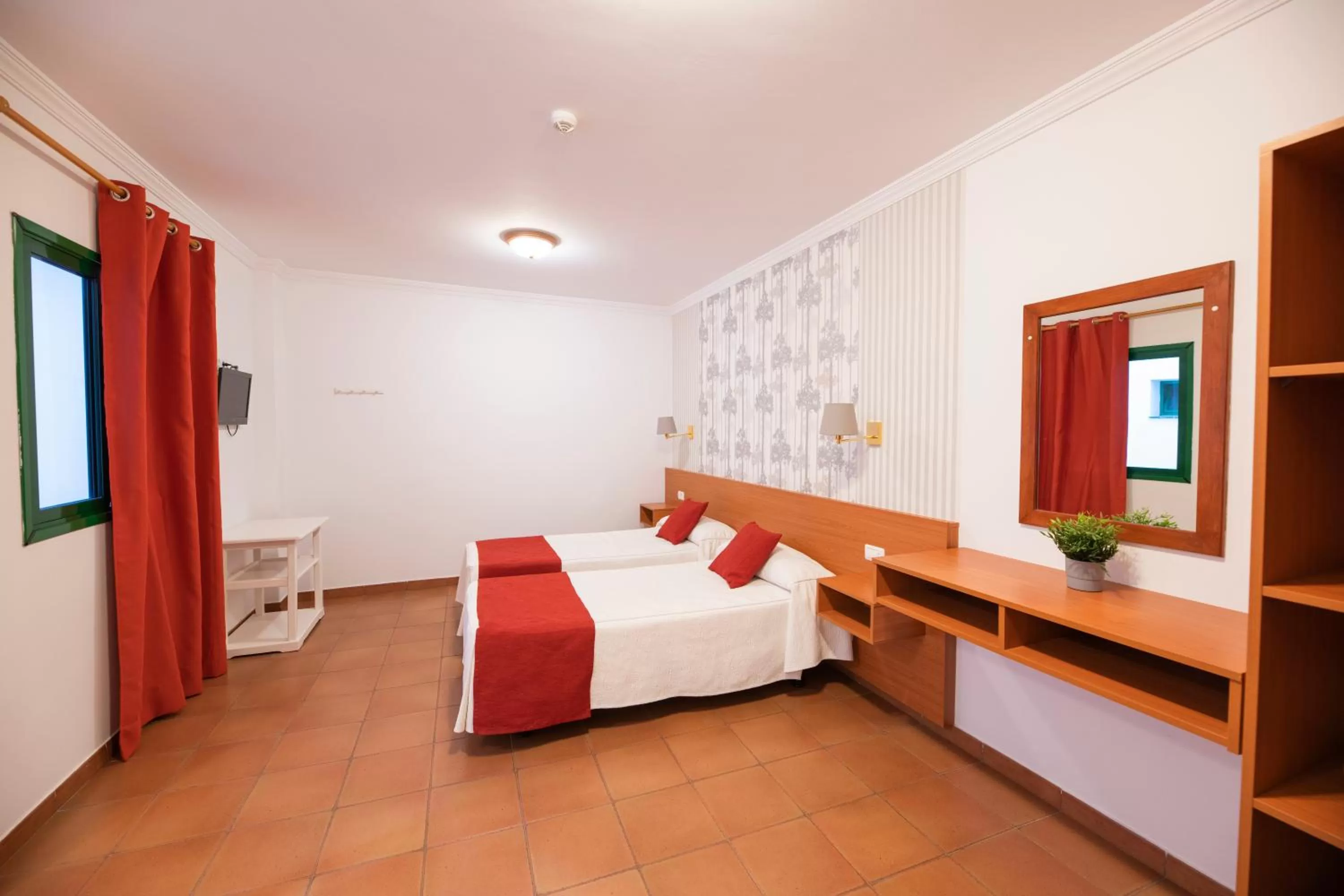 Photo of the whole room, Bed in Hotel Apartamentos Villa Gomera