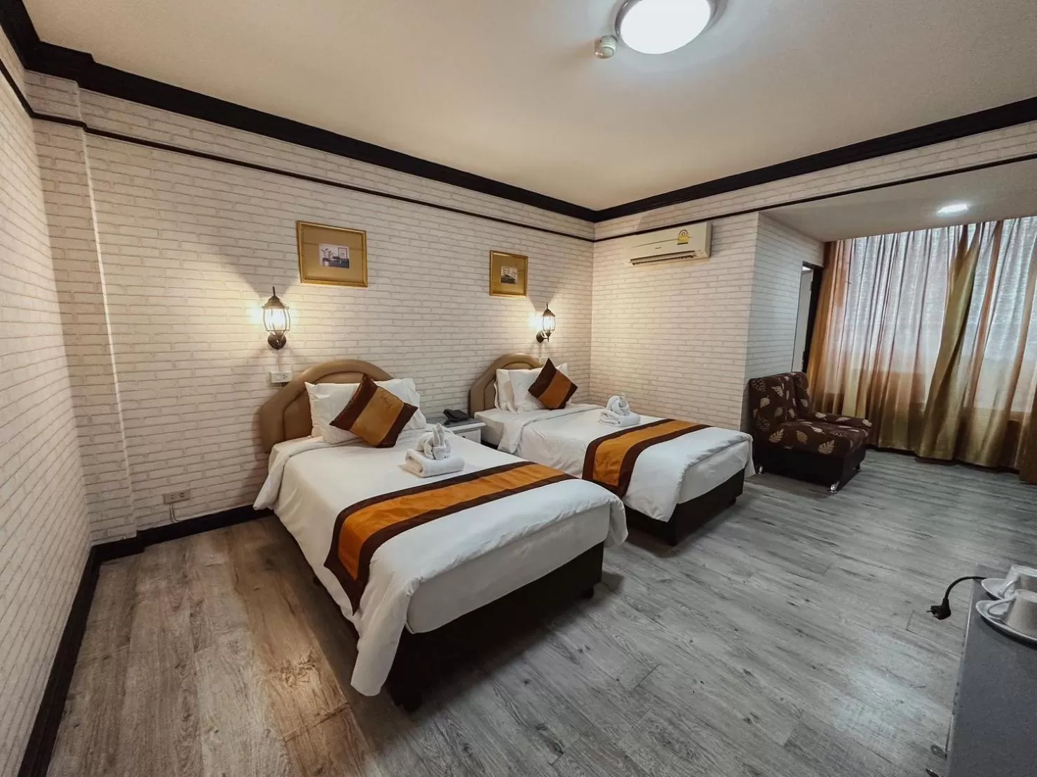 Photo of the whole room, Bed in Hotel De Khuvieng