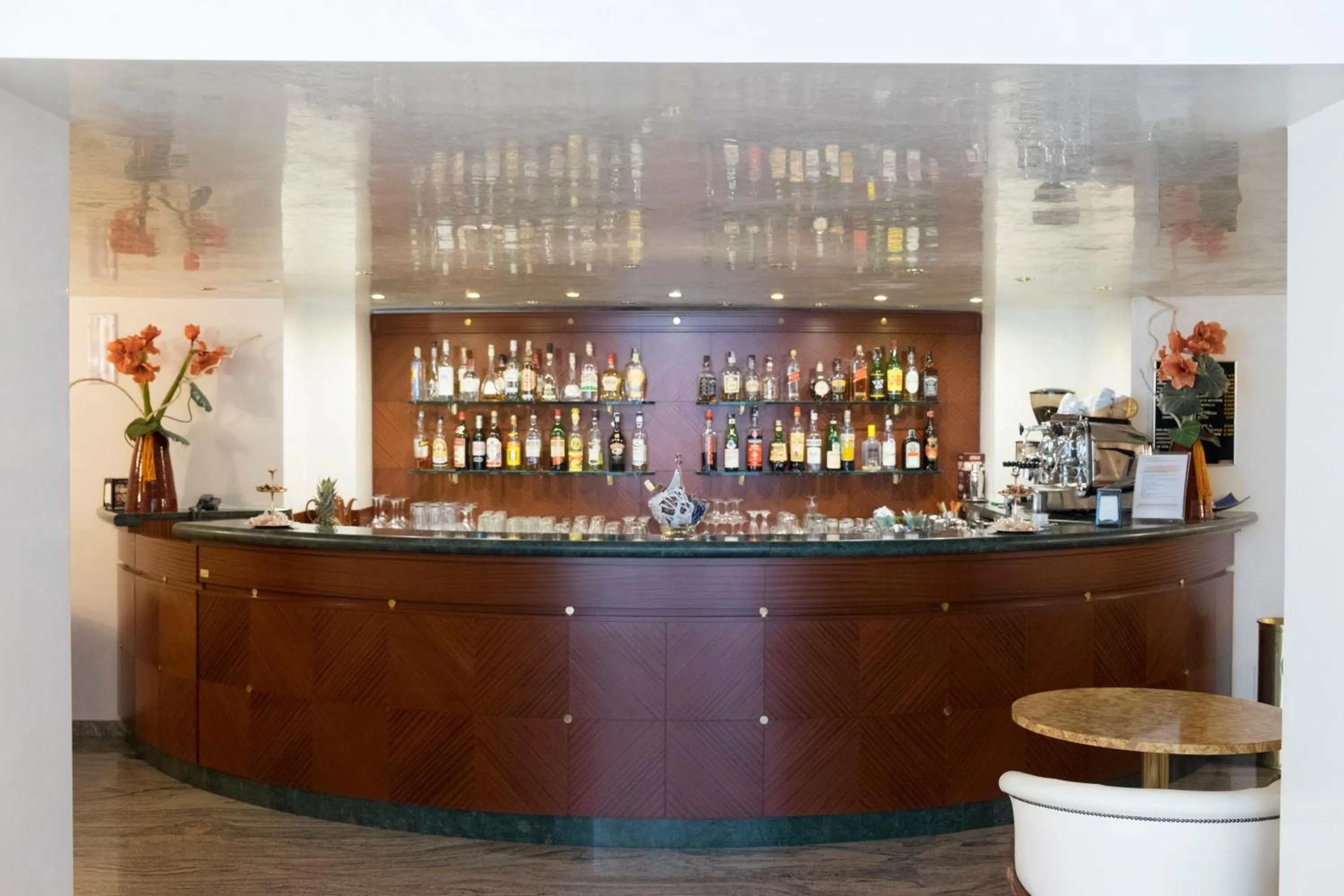 Lounge or bar in Hotel Ambassador