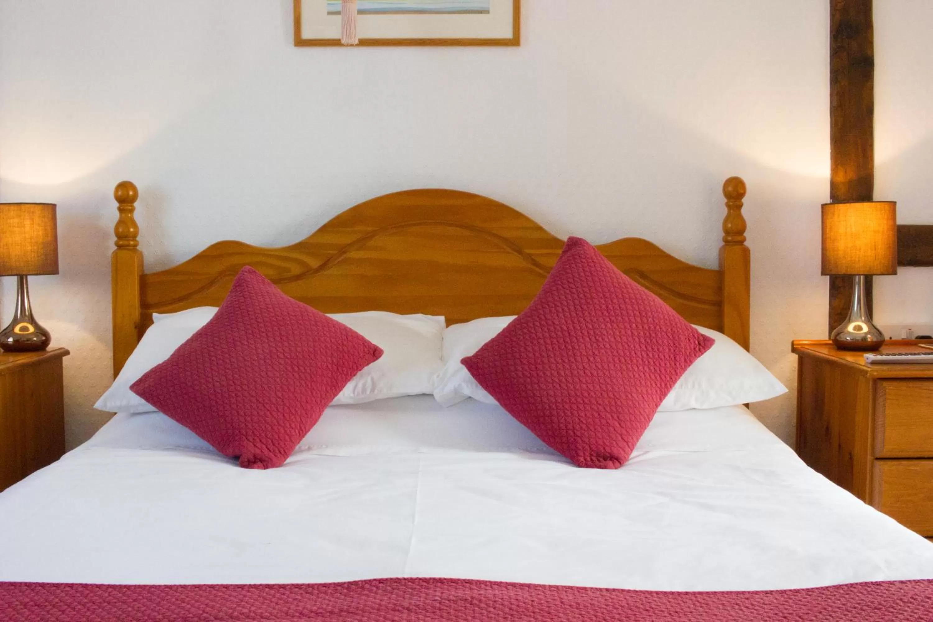Bedroom, Bed in Moss Cottage