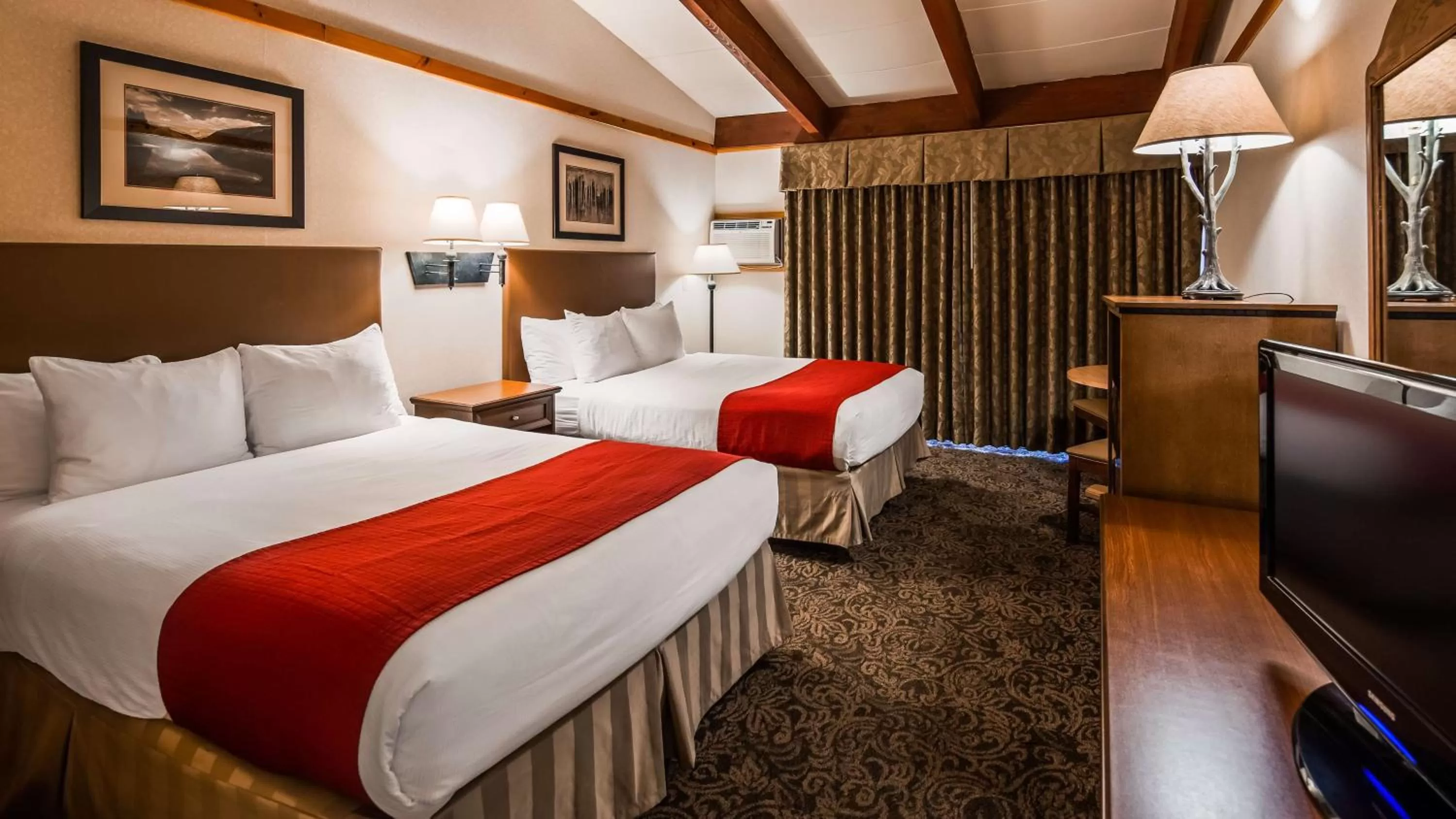 Queen Suite with Two Queen Beds and Balcony in Best Western Adirondack Inn