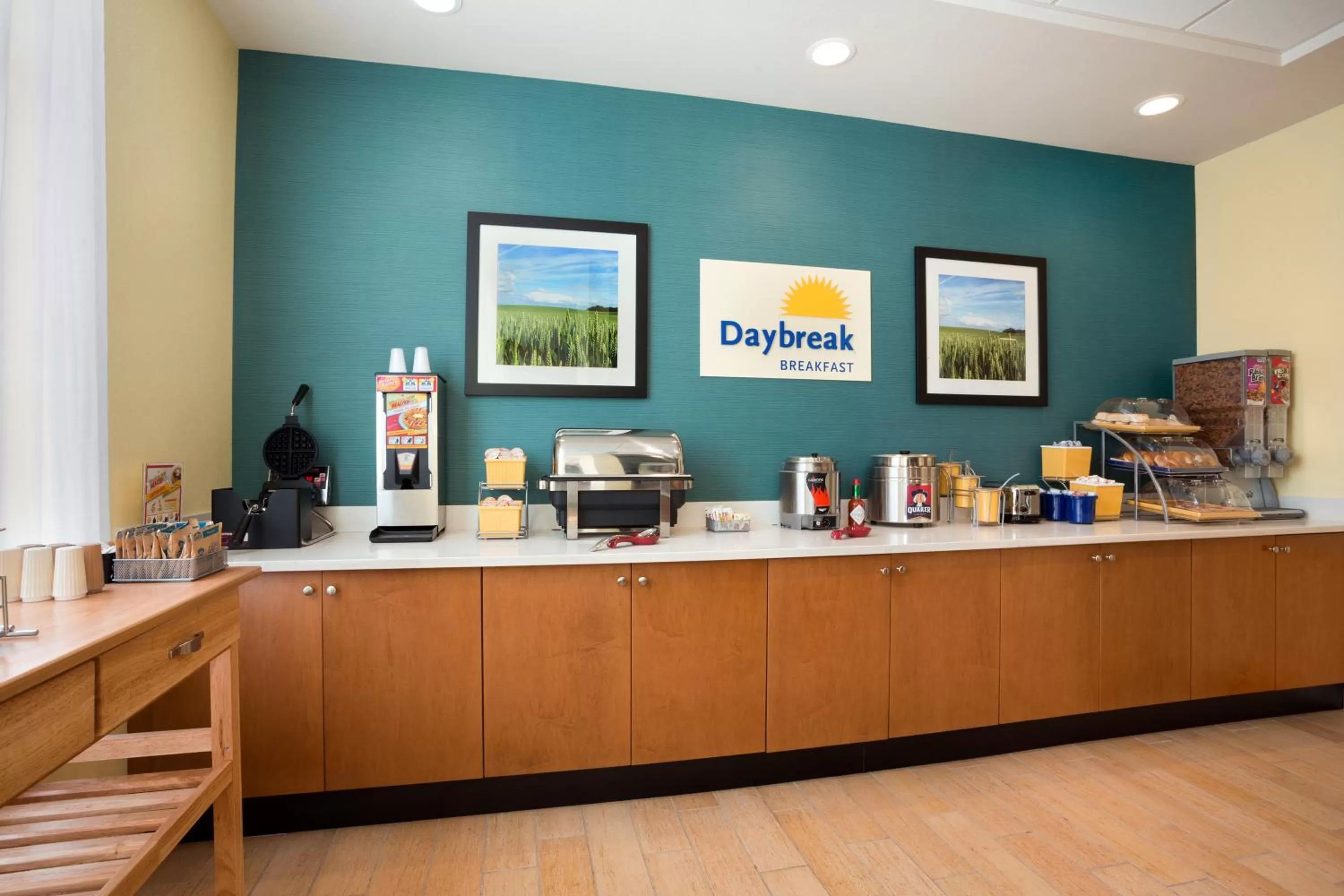 Coffee/tea facilities in Days Inn & Suites by Wyndham Caldwell