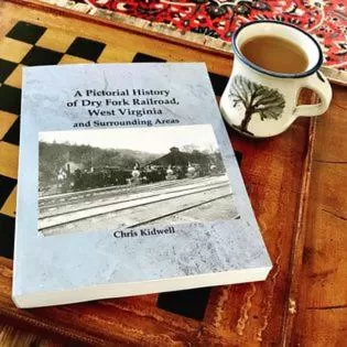 Seating area in Laurel River Club Bed & Breakfast or LRCBNB