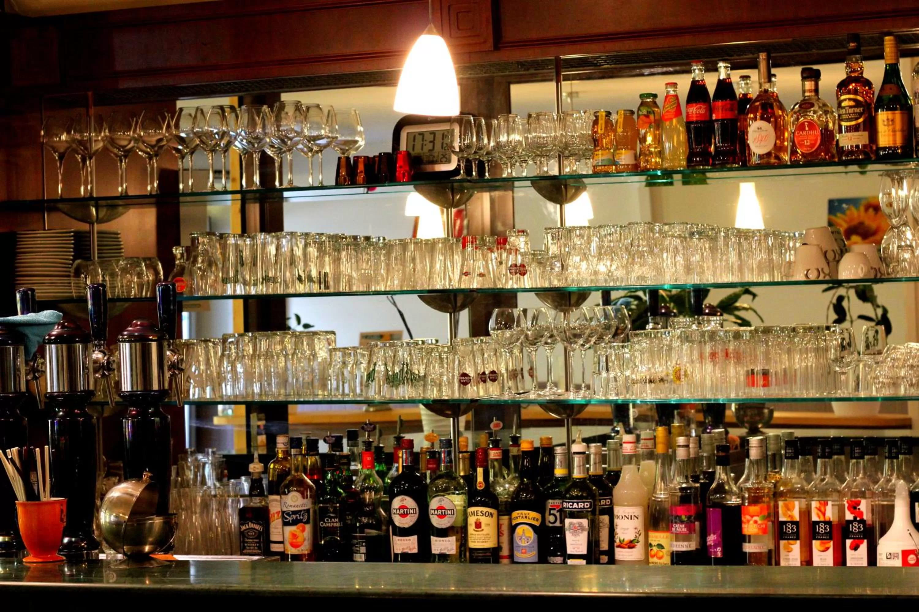 Lounge or bar in Logis Hôtel Vuillot