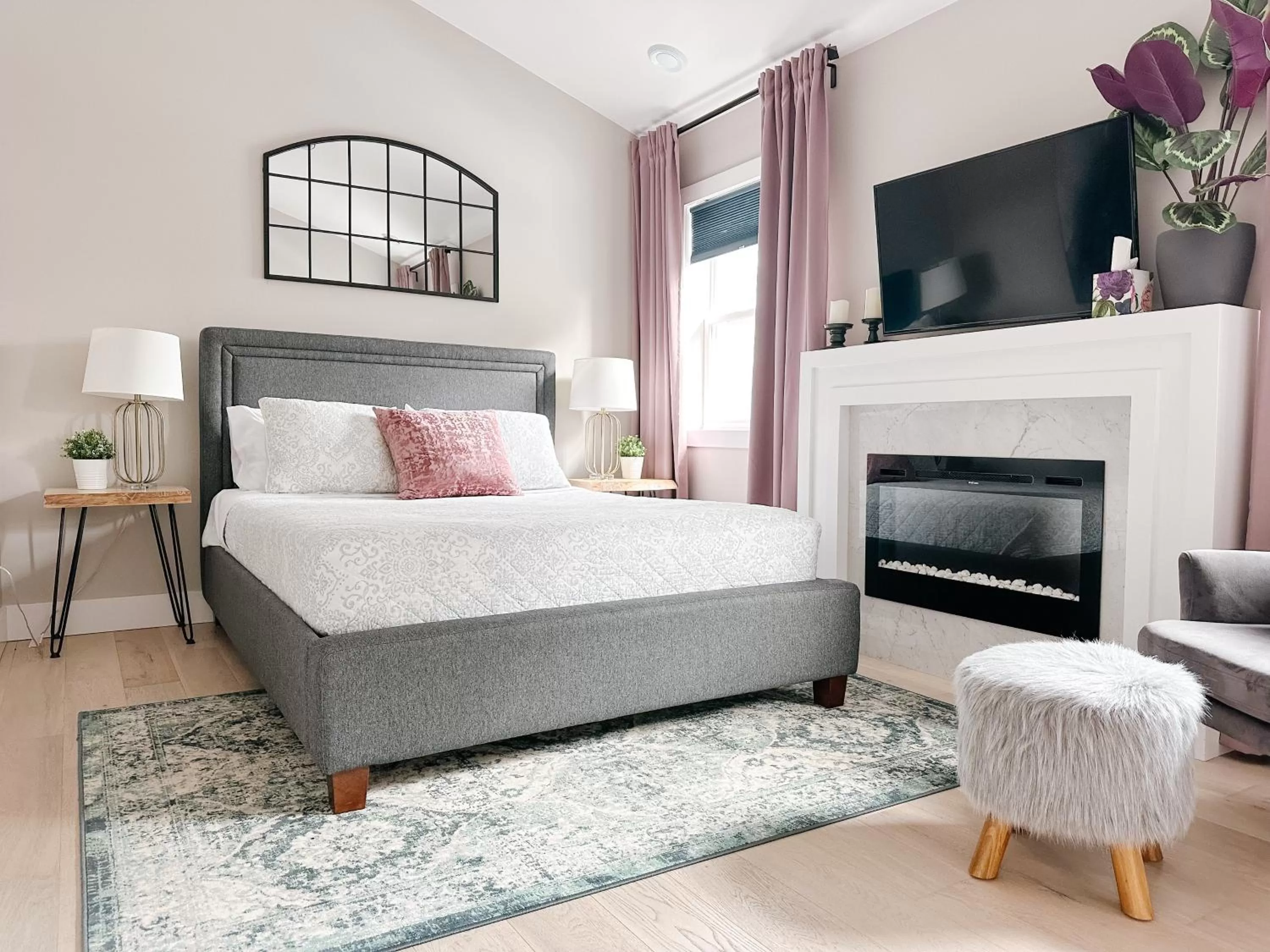 Photo of the whole room, Bed in Inn On King Bed & Breakfast