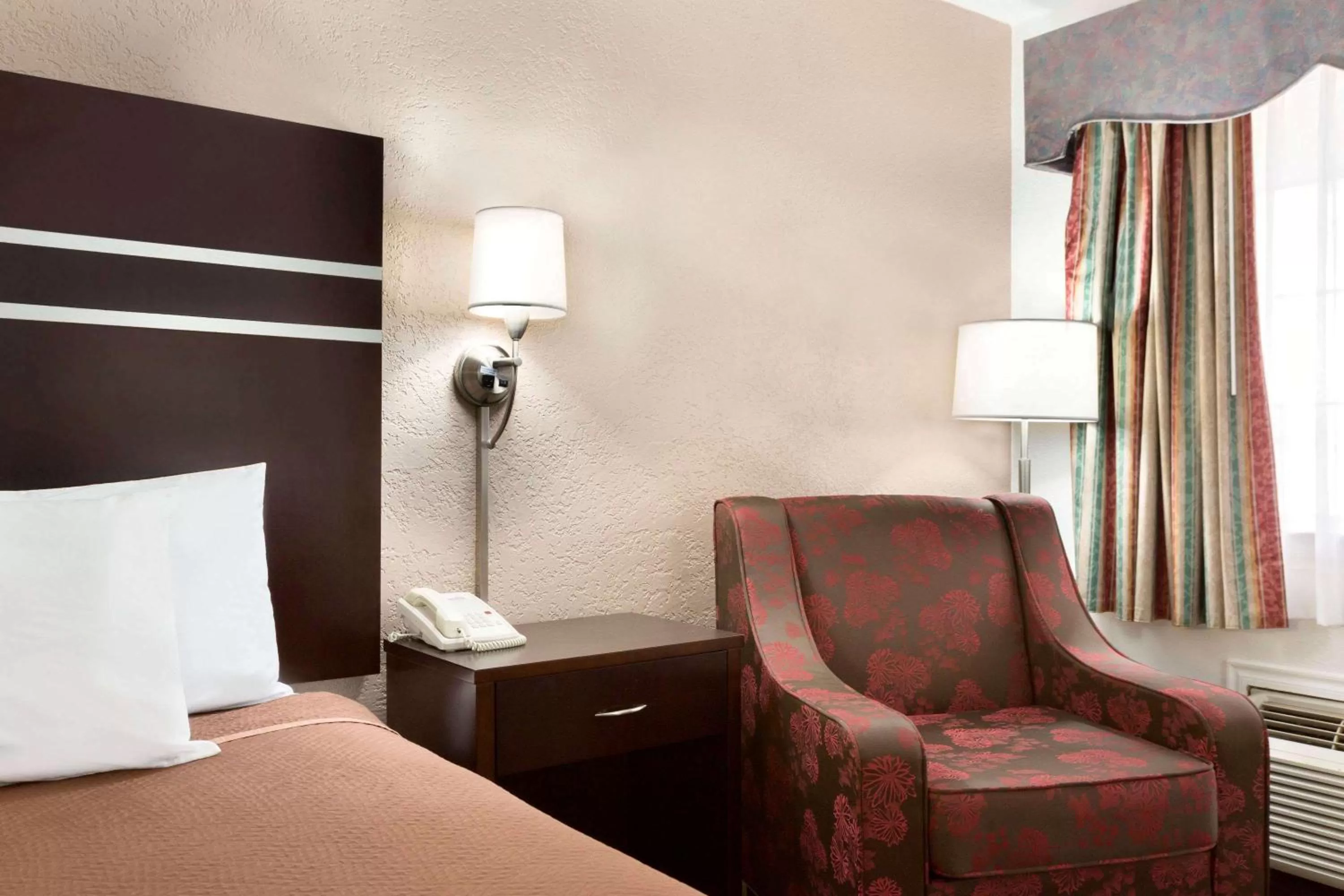 Photo of the whole room, Bed in Travelodge by Wyndham Killeen/Fort Hood
