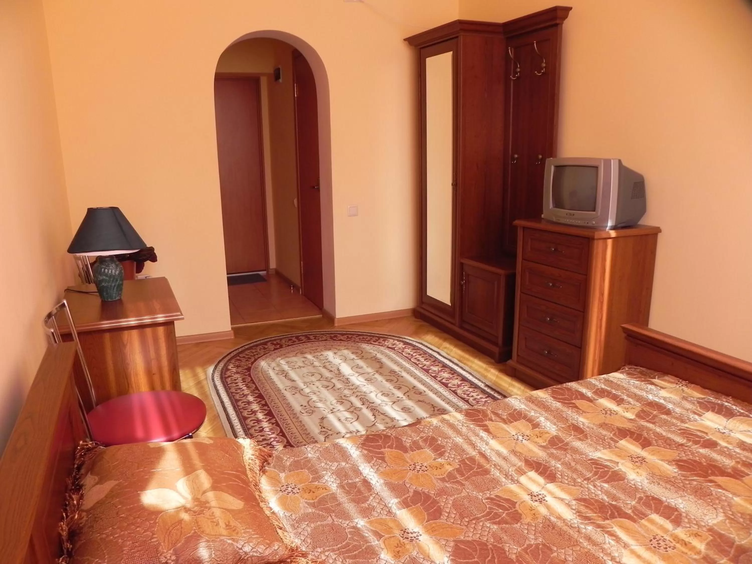 Spring, TV/Entertainment Center in Blaz