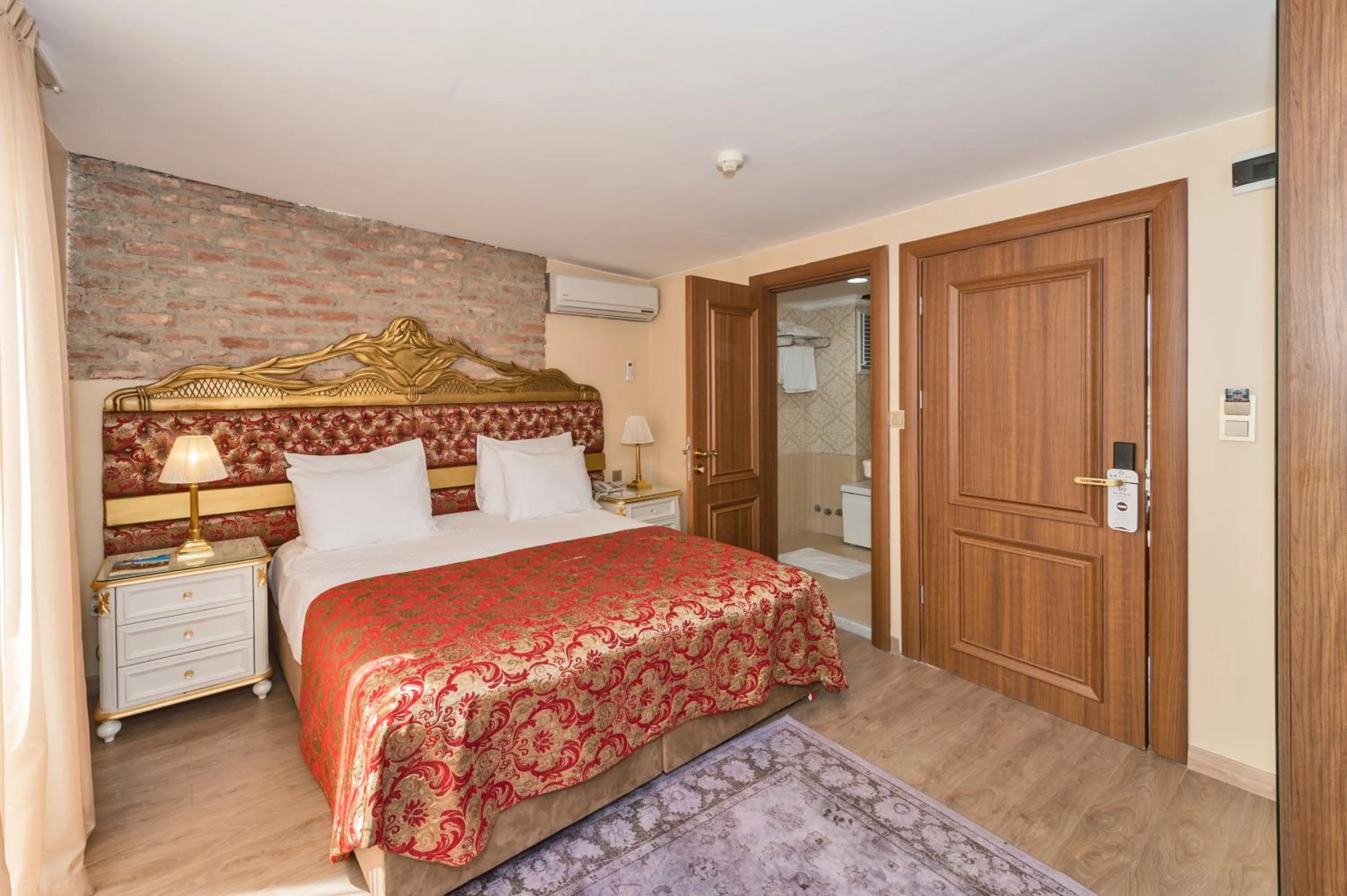 Spring in By Murat Royal Hotel Galata