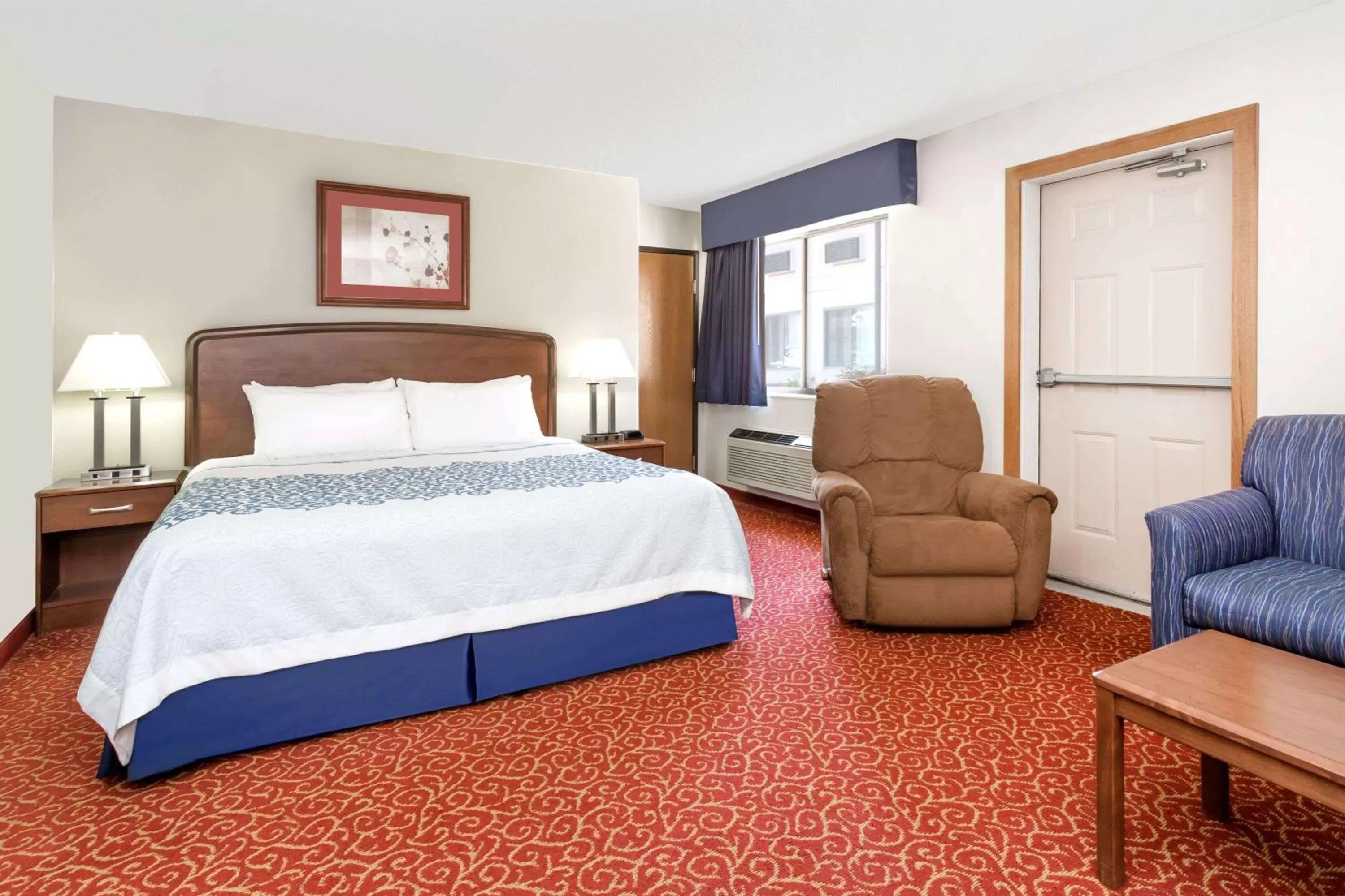 Photo of the whole room, Bed in Days Inn by Wyndham Sidney NE