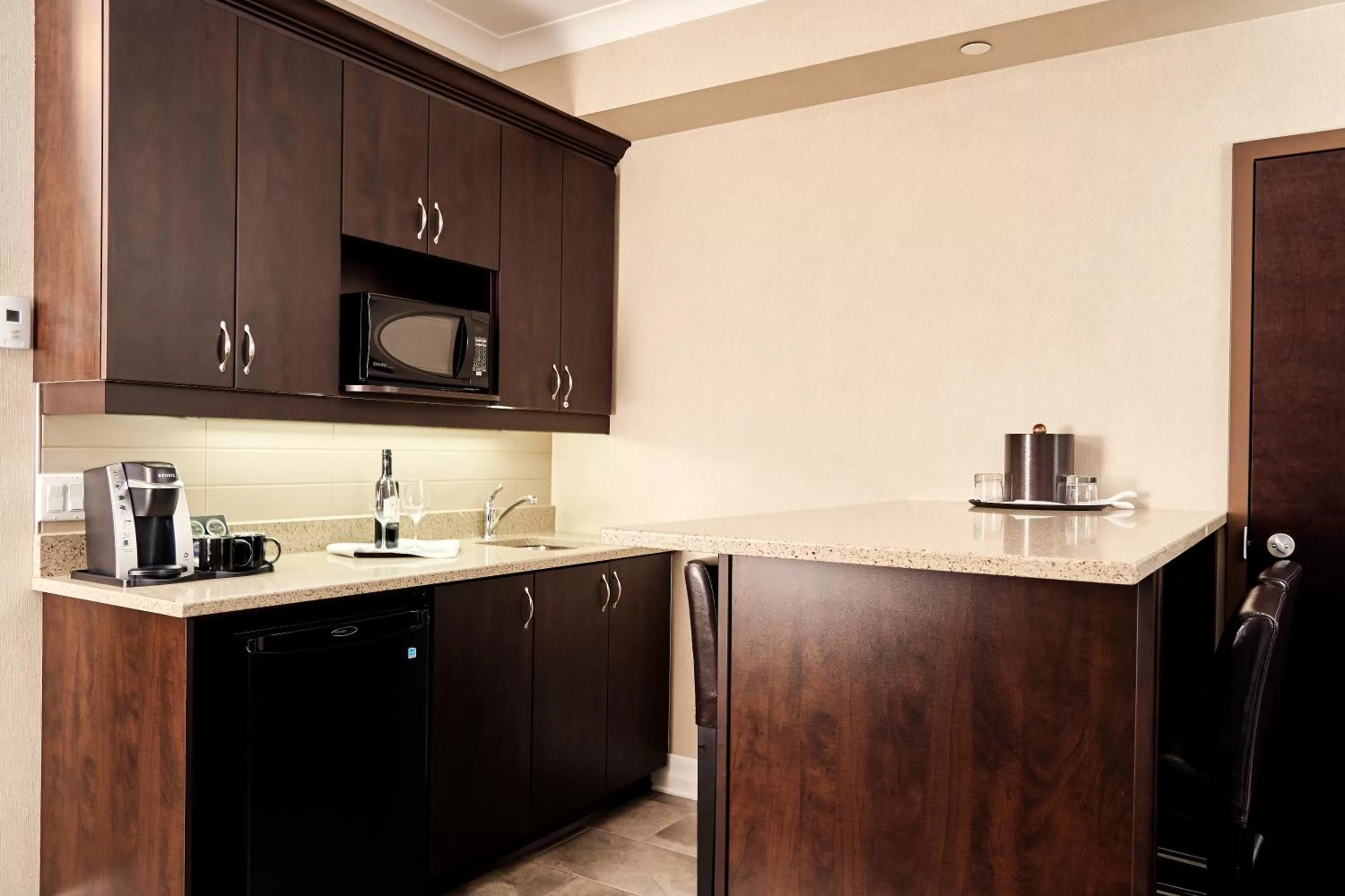 Coffee/tea facilities in RiverRock Inn