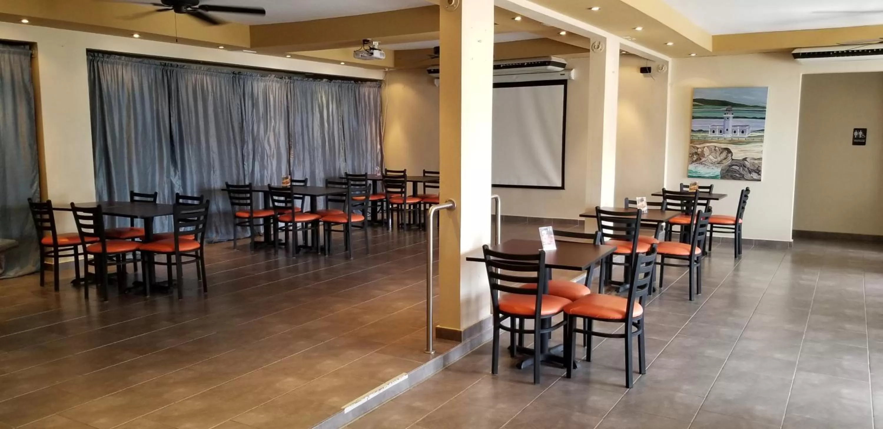 Restaurant/places to eat in Combate Beach Resort