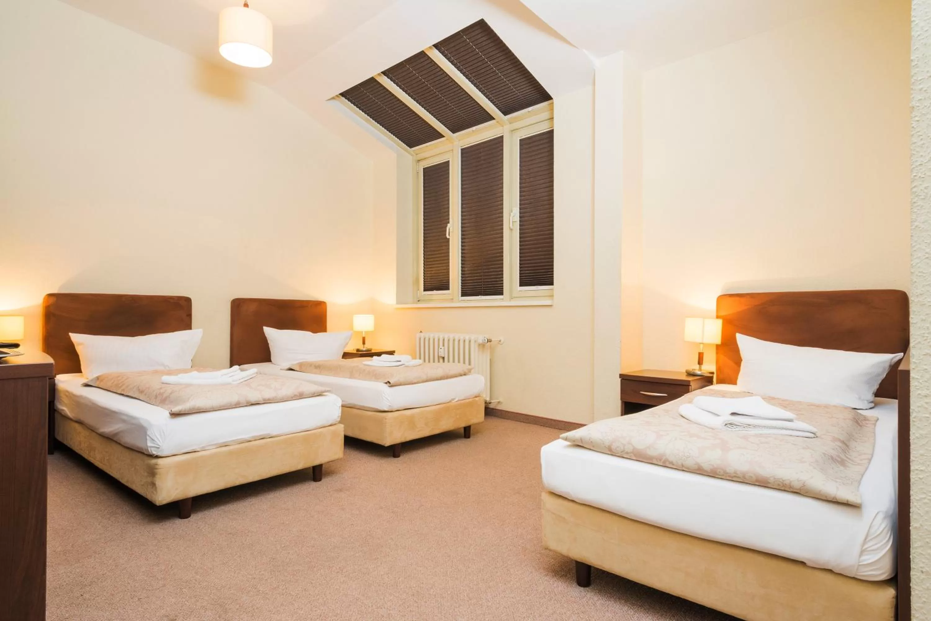 Photo of the whole room, Bed in Upper Room Hotel Kurfürstendamm