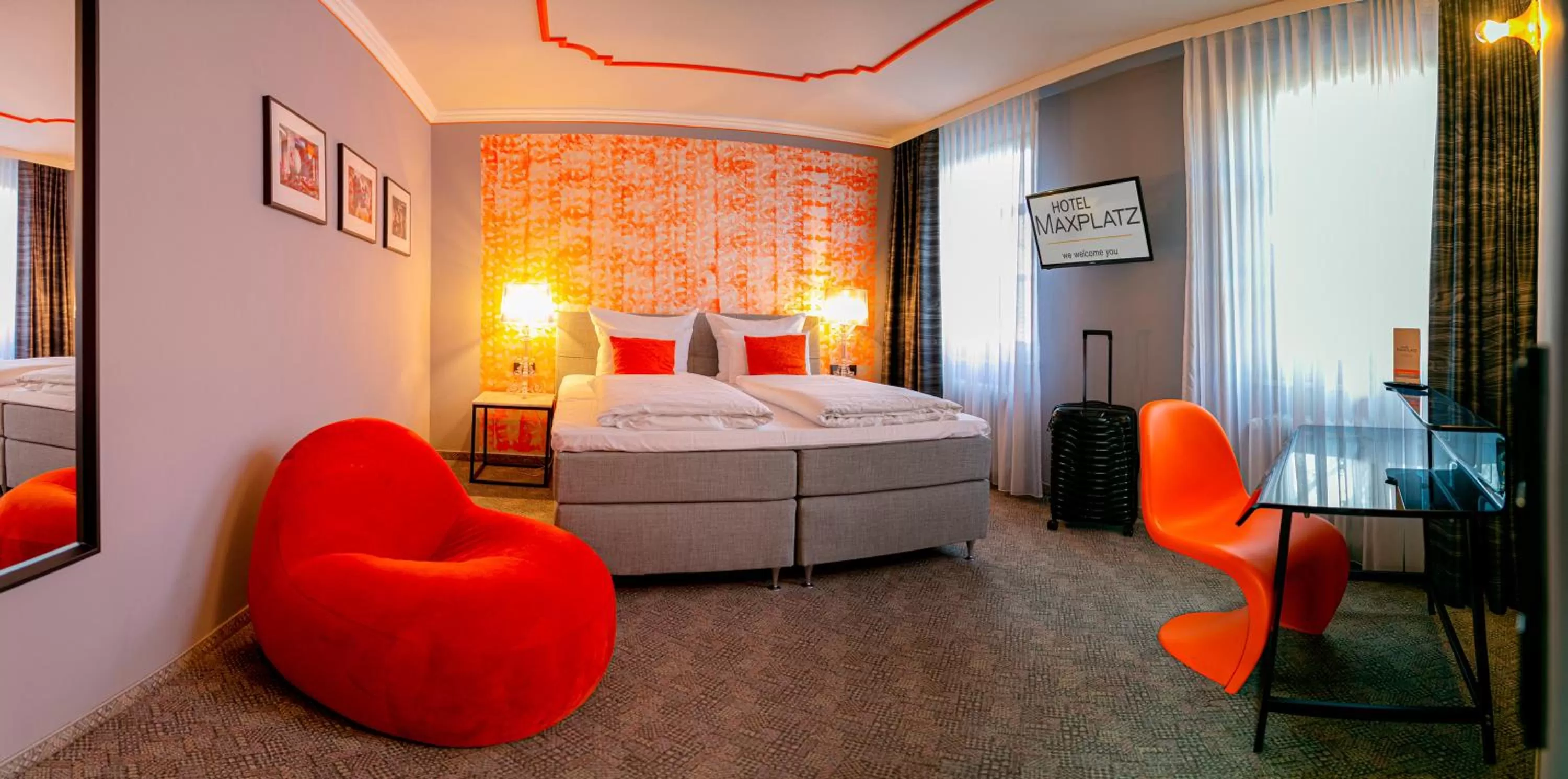 Photo of the whole room, Bed in Hotel Maxplatz