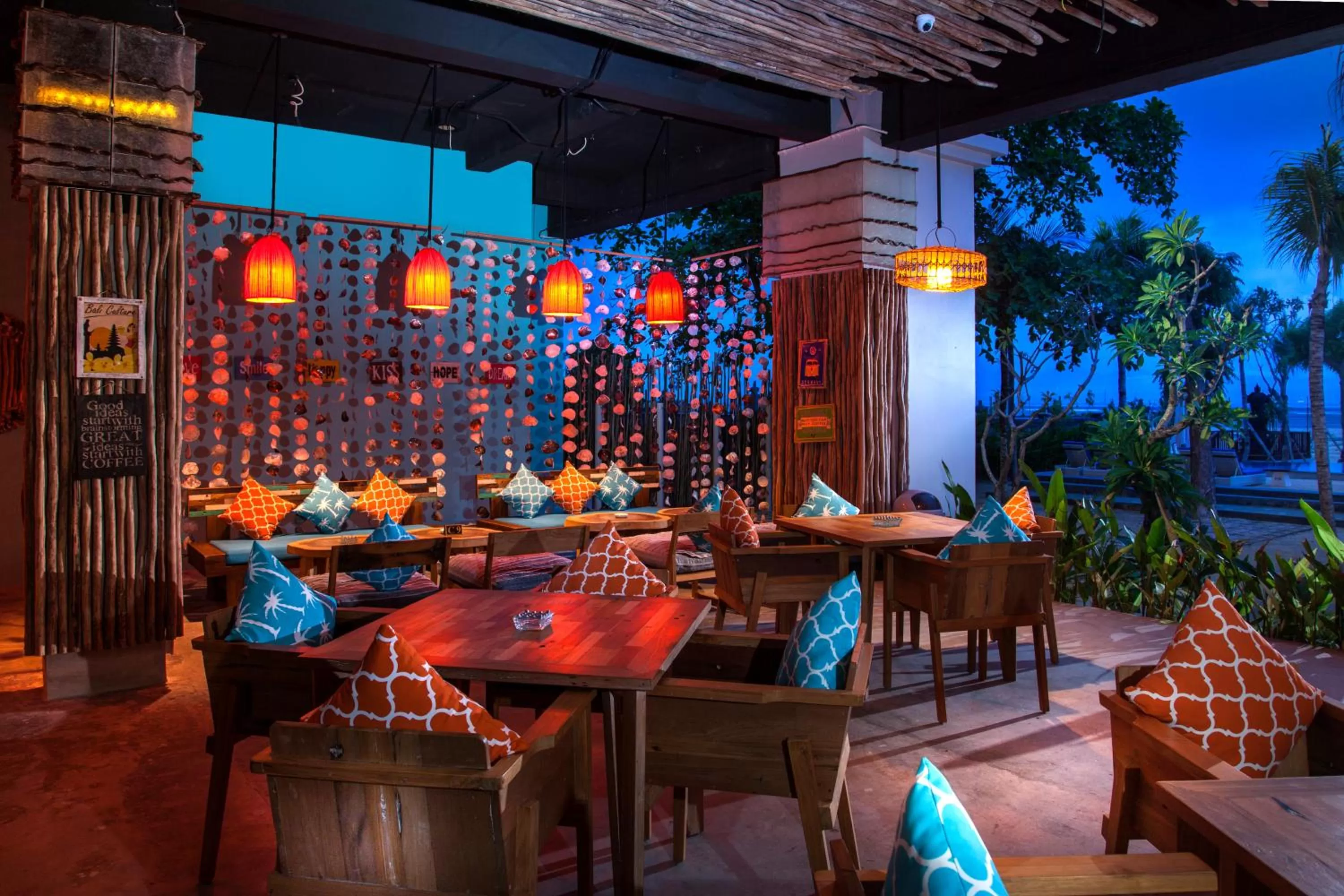 Restaurant/places to eat in Mahagiri Resort Nusa Lembongan