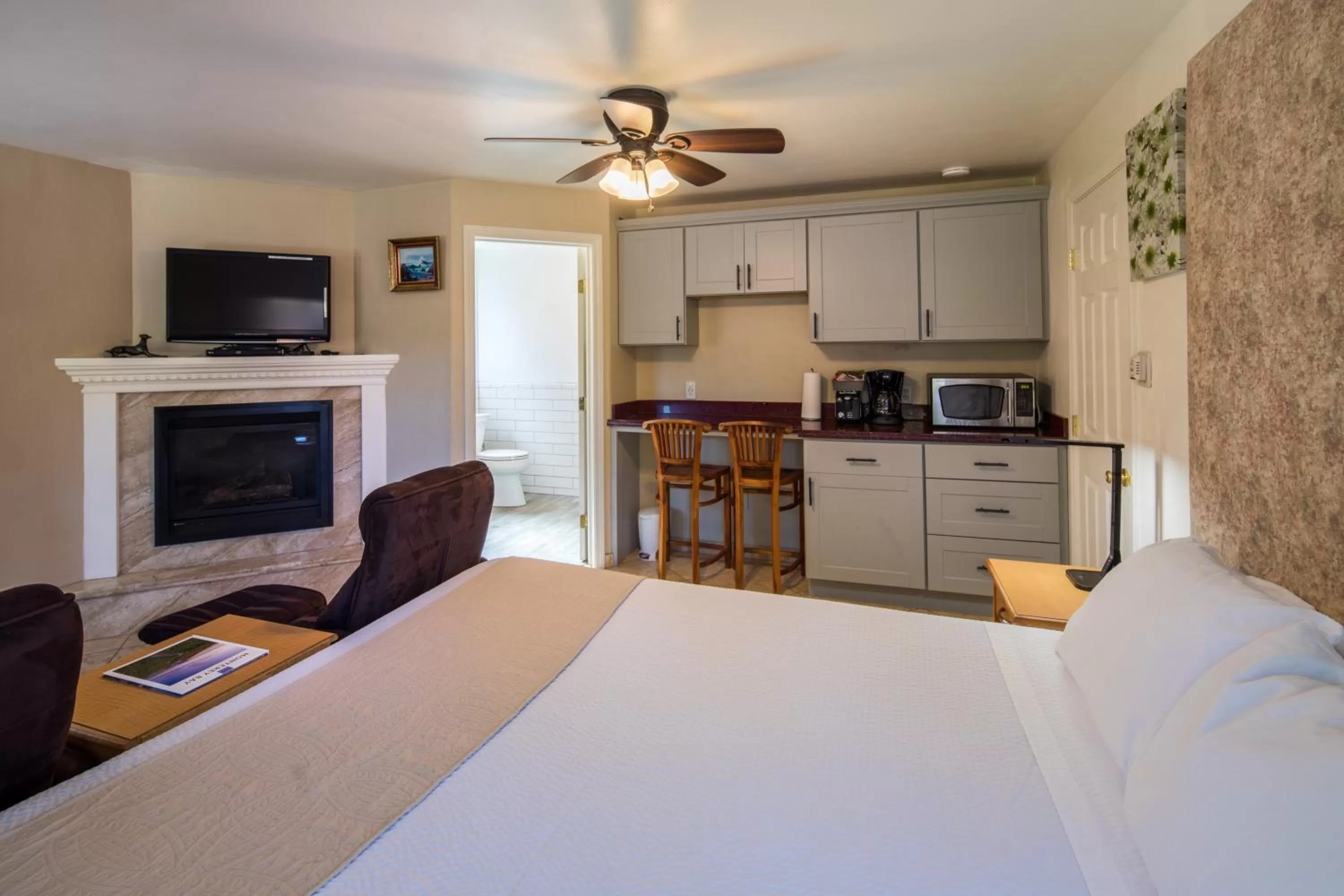 Bedroom, Bed in Andril Fireplace Cottages