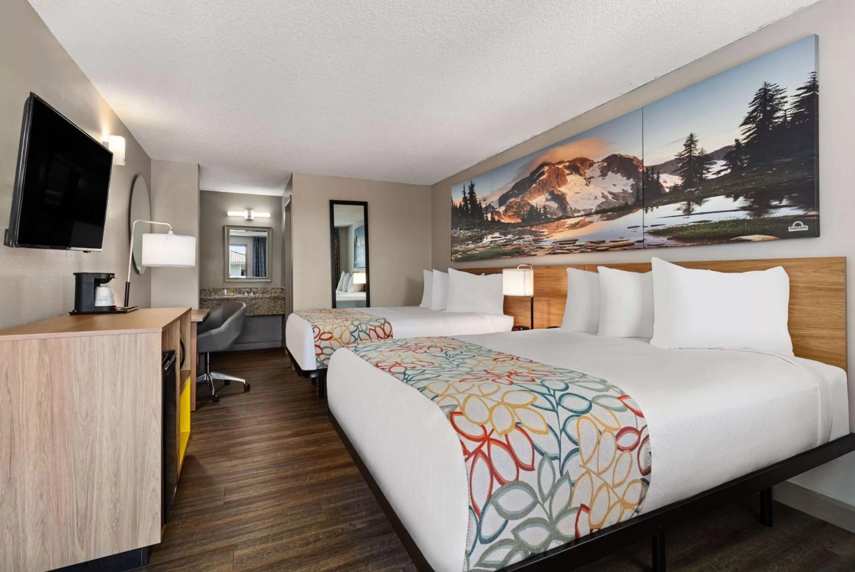 Photo of the whole room, Bed in Days Inn by Wyndham Lakewood South Tacoma