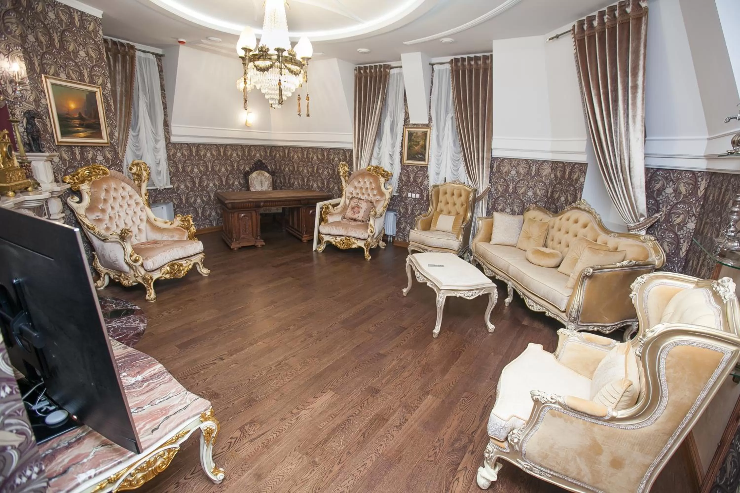 Nightclub / DJ, Seating Area in Hotel "Mandarin Clubhouse"