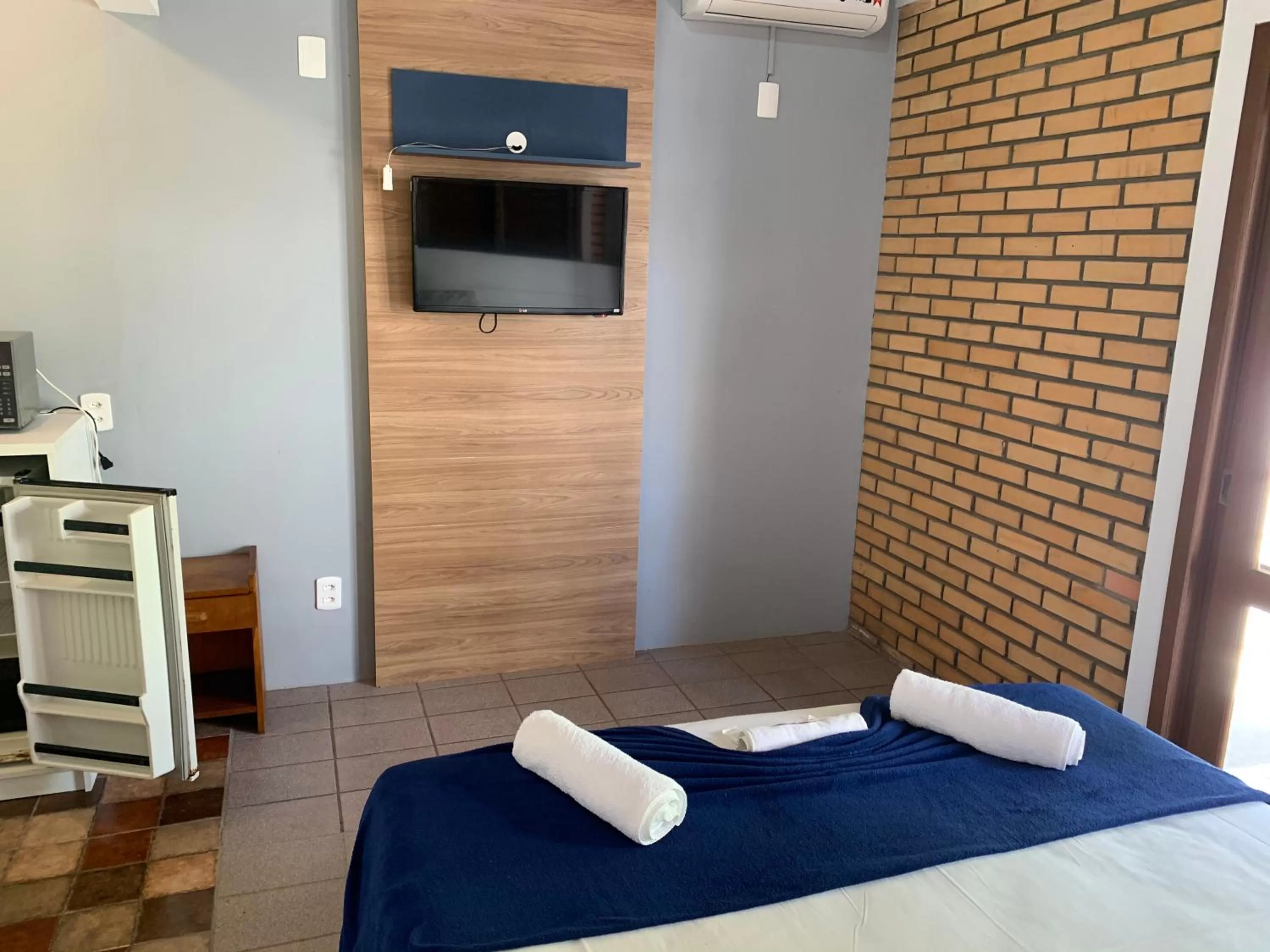 TV/Entertainment Center in Beach House Floripa - Sunset