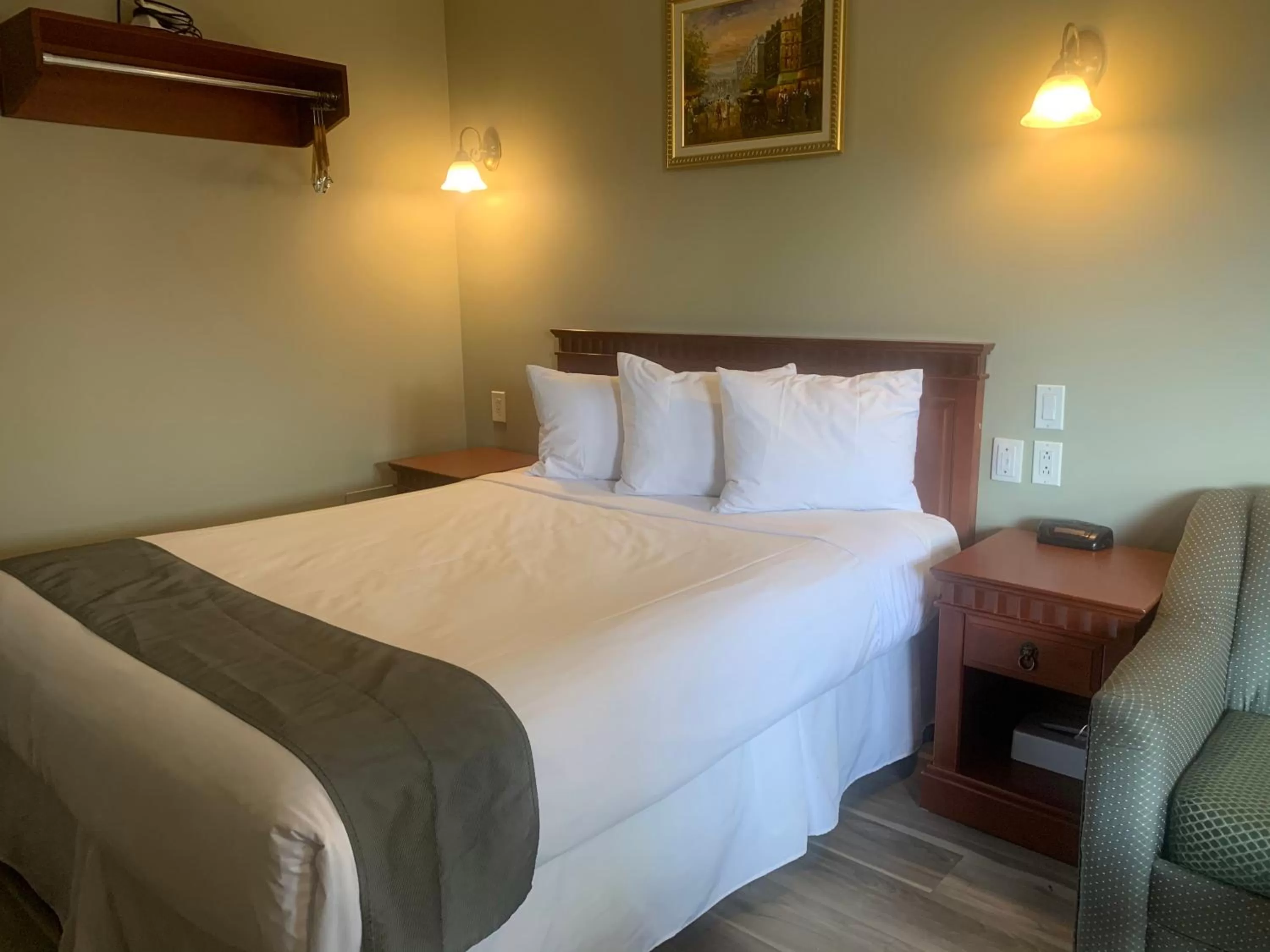 Bedroom, Bed in Hotel and Suites Les Laurentides