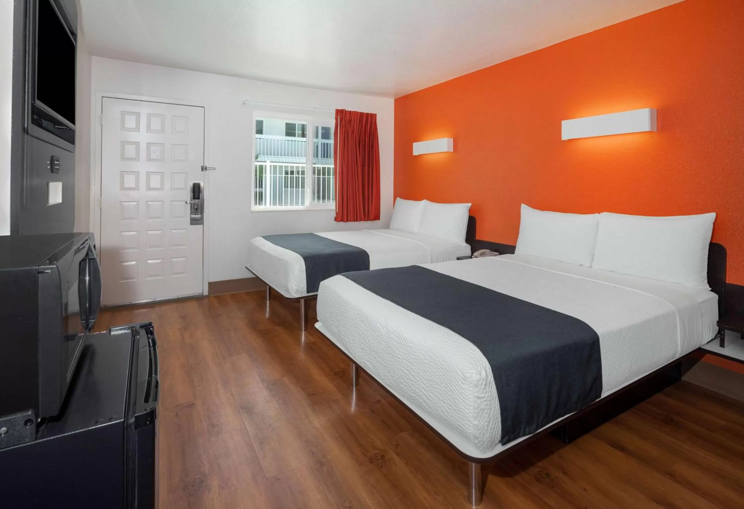 Bedroom, Bed in Motel 6-Carpinteria, CA - Santa Barbara - South