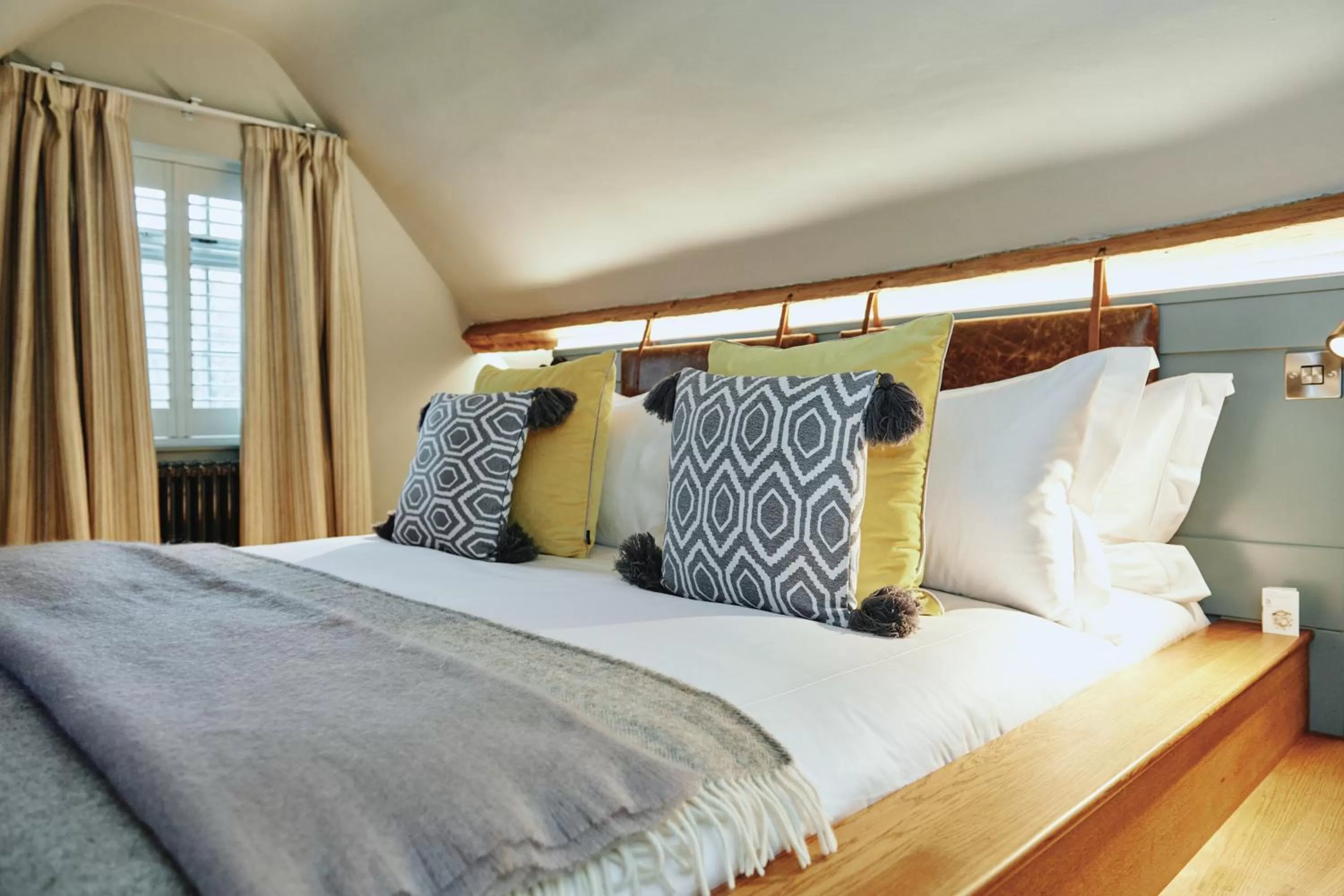 Bed in Kings Arms - Egham-Windsor