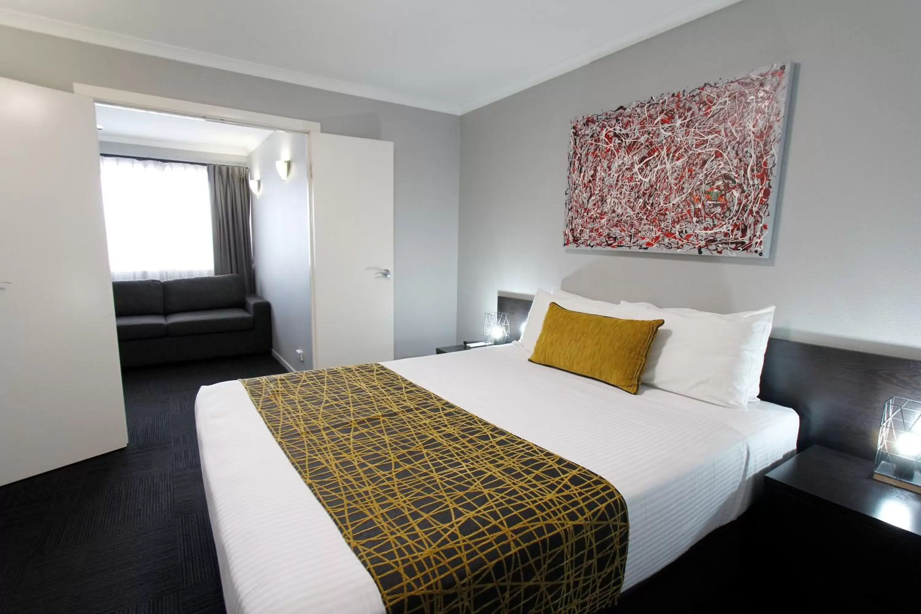 Queen Suite in The Stirling Motel Queen Suite in The Stirling Motel