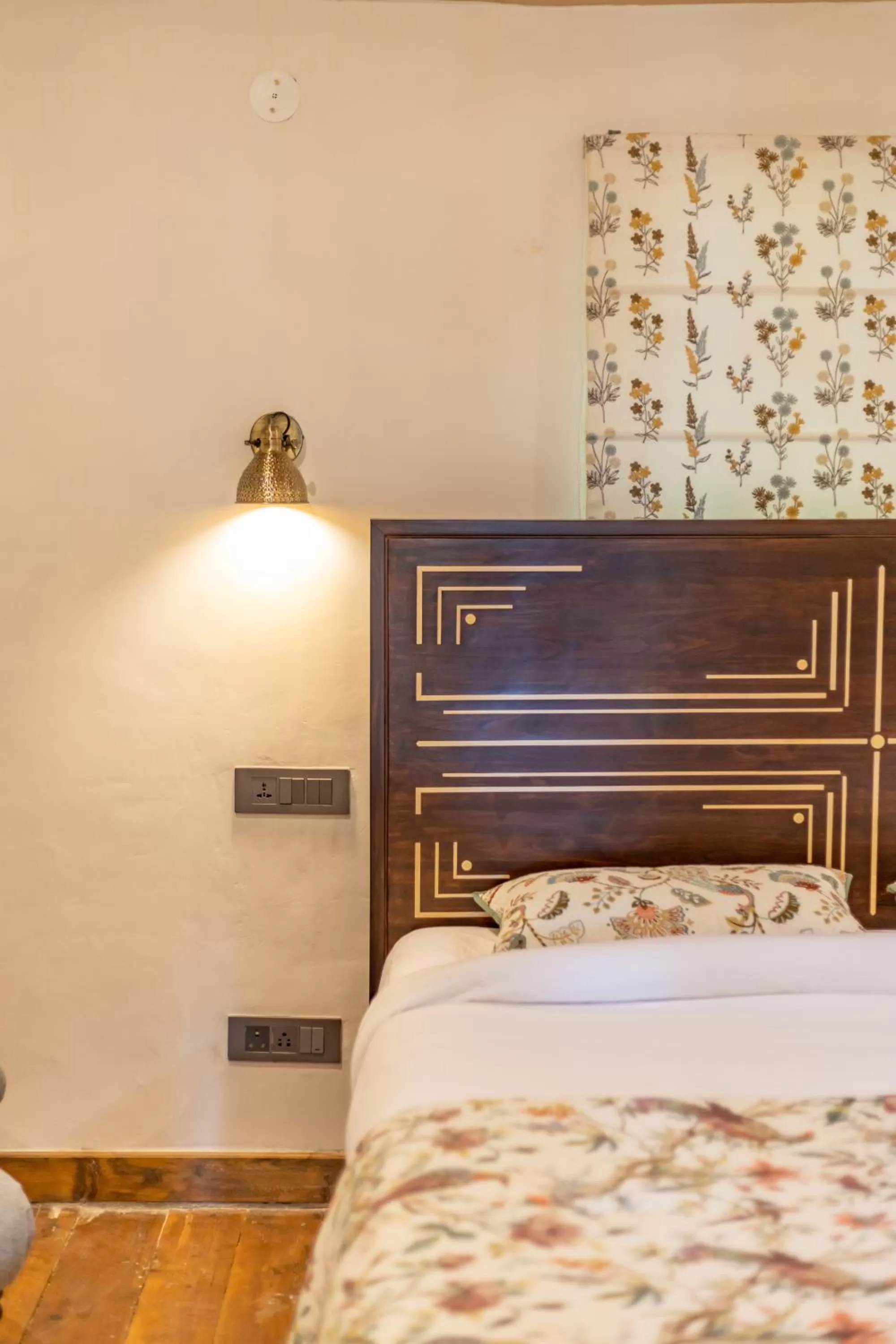 Bed in Seclude Shimla, Taraview