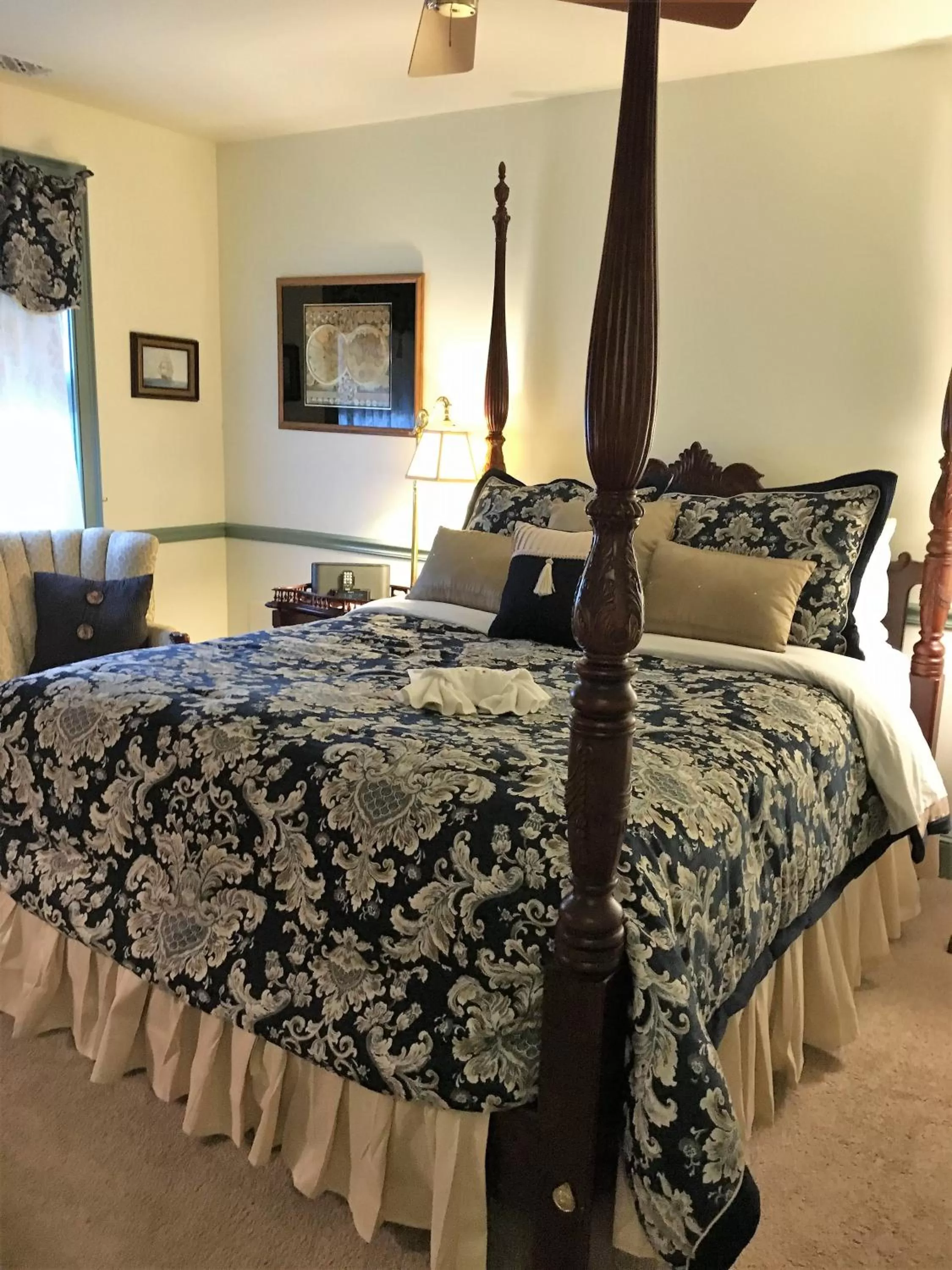 Parsonage Inn Bed and Breakfast