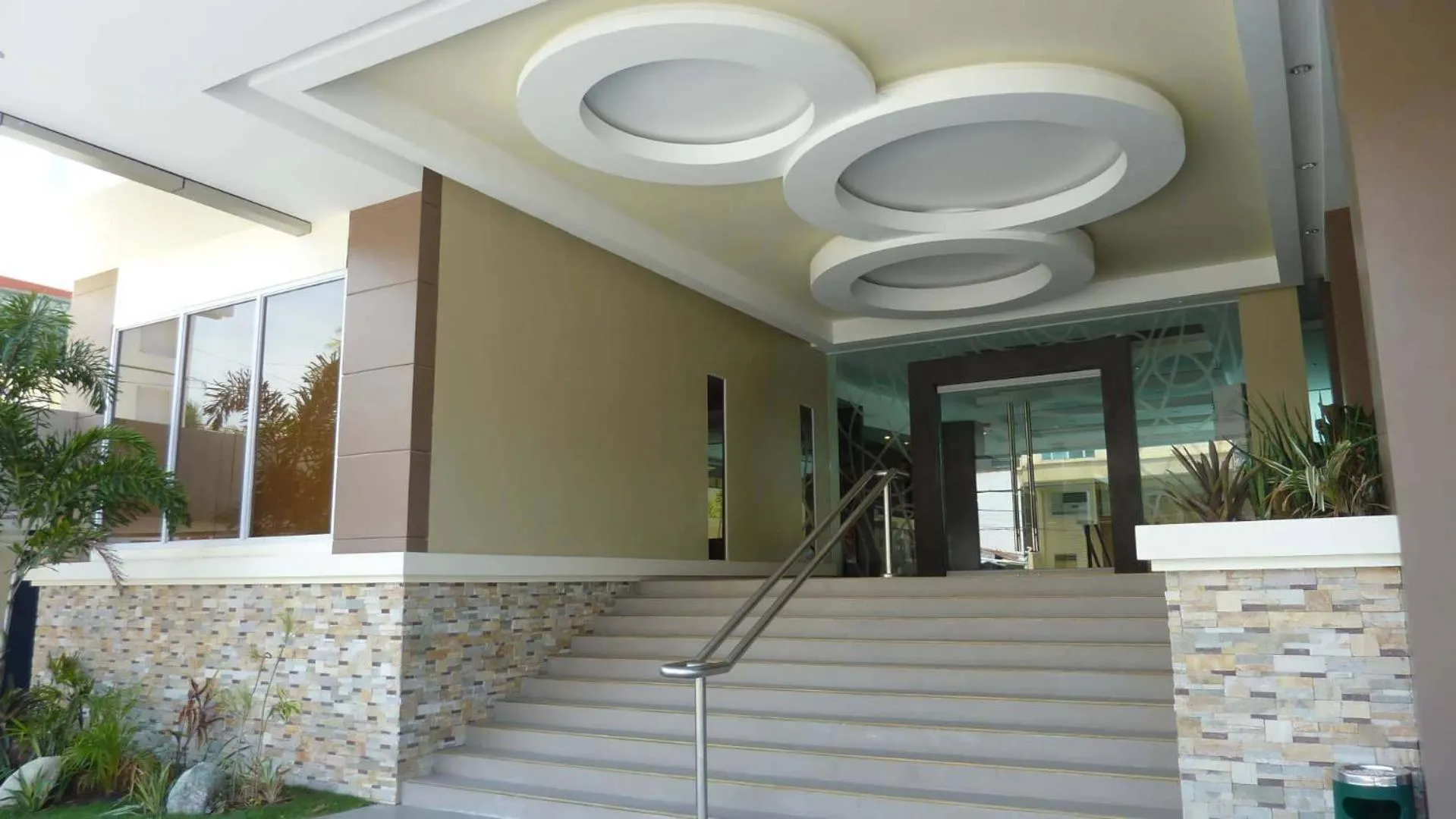 Facade/entrance in Circle Inn - Iloilo City Center