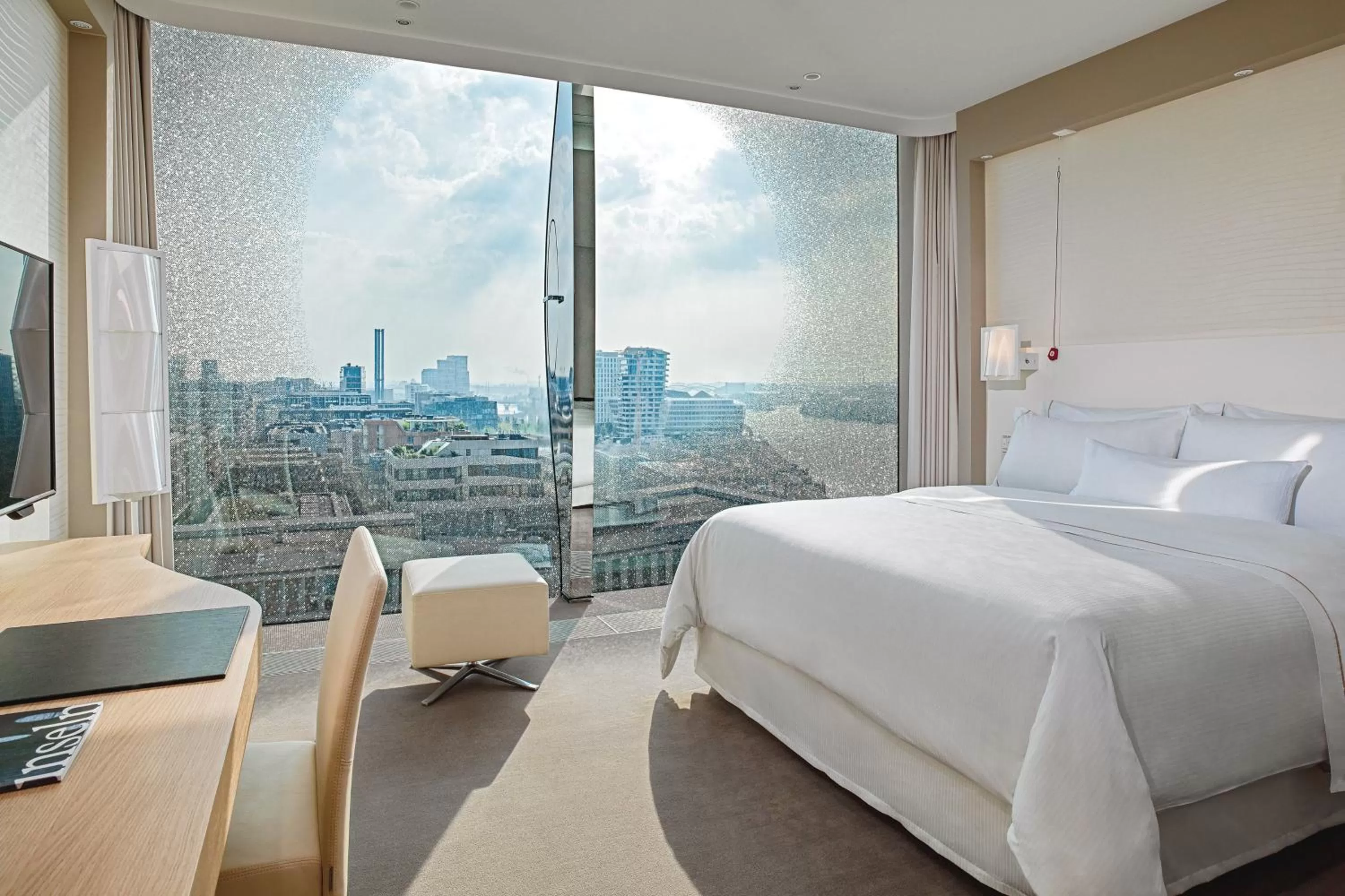 Photo of the whole room, Bed in The Westin Hamburg Elbphilharmonie