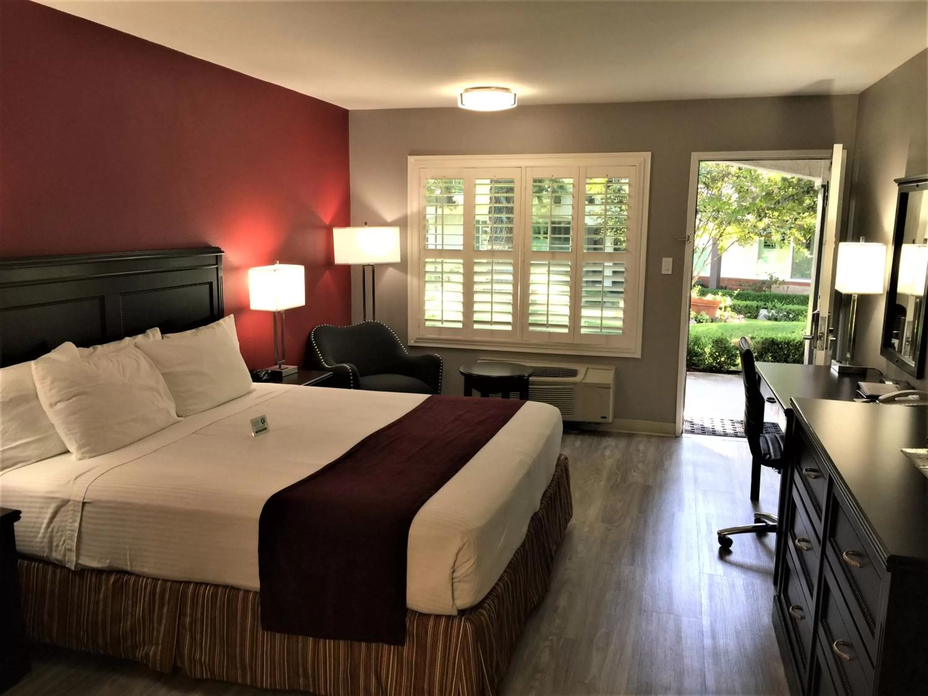 Garden view, Bed in Laguna Hills Lodge-Irvine Spectrum