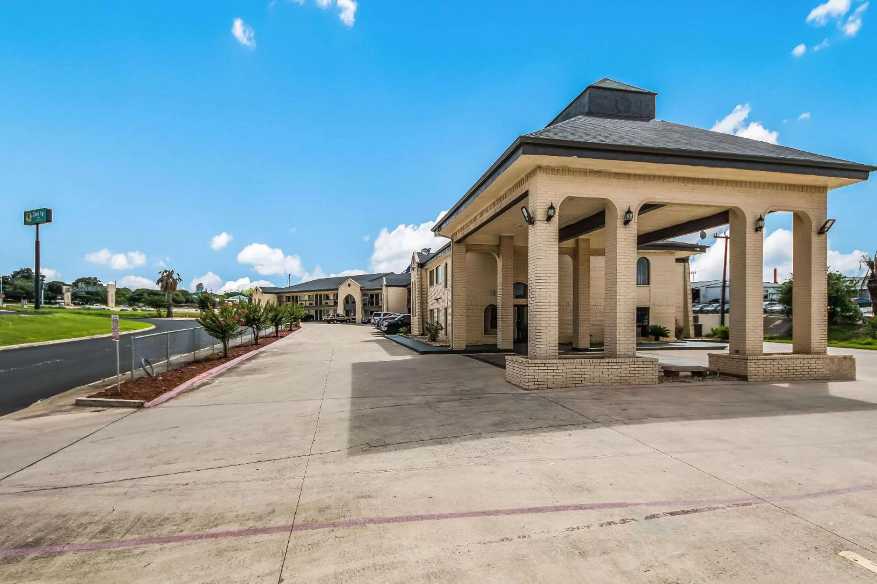 Property building in Quality Inn Medical Center