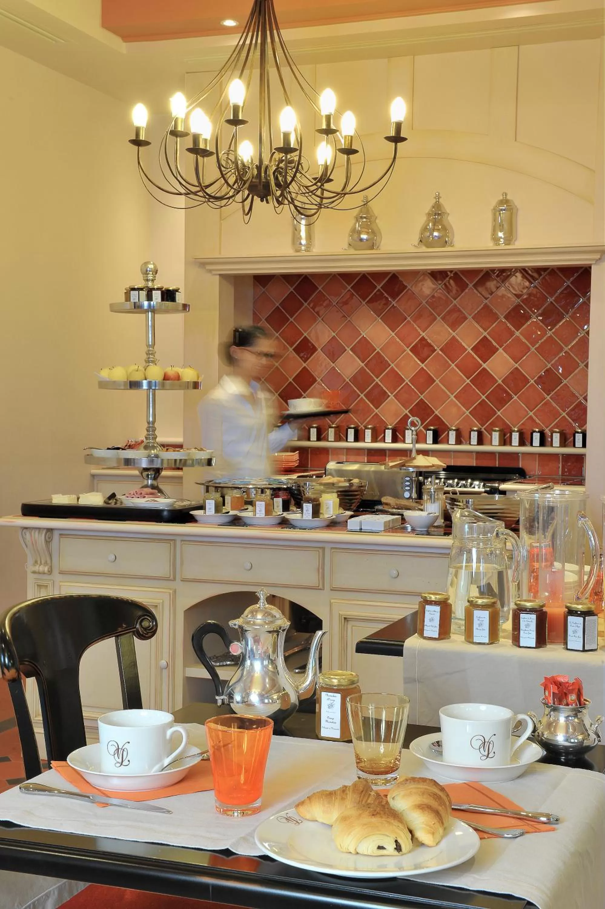 Restaurant/places to eat in Villa Lara Hotel