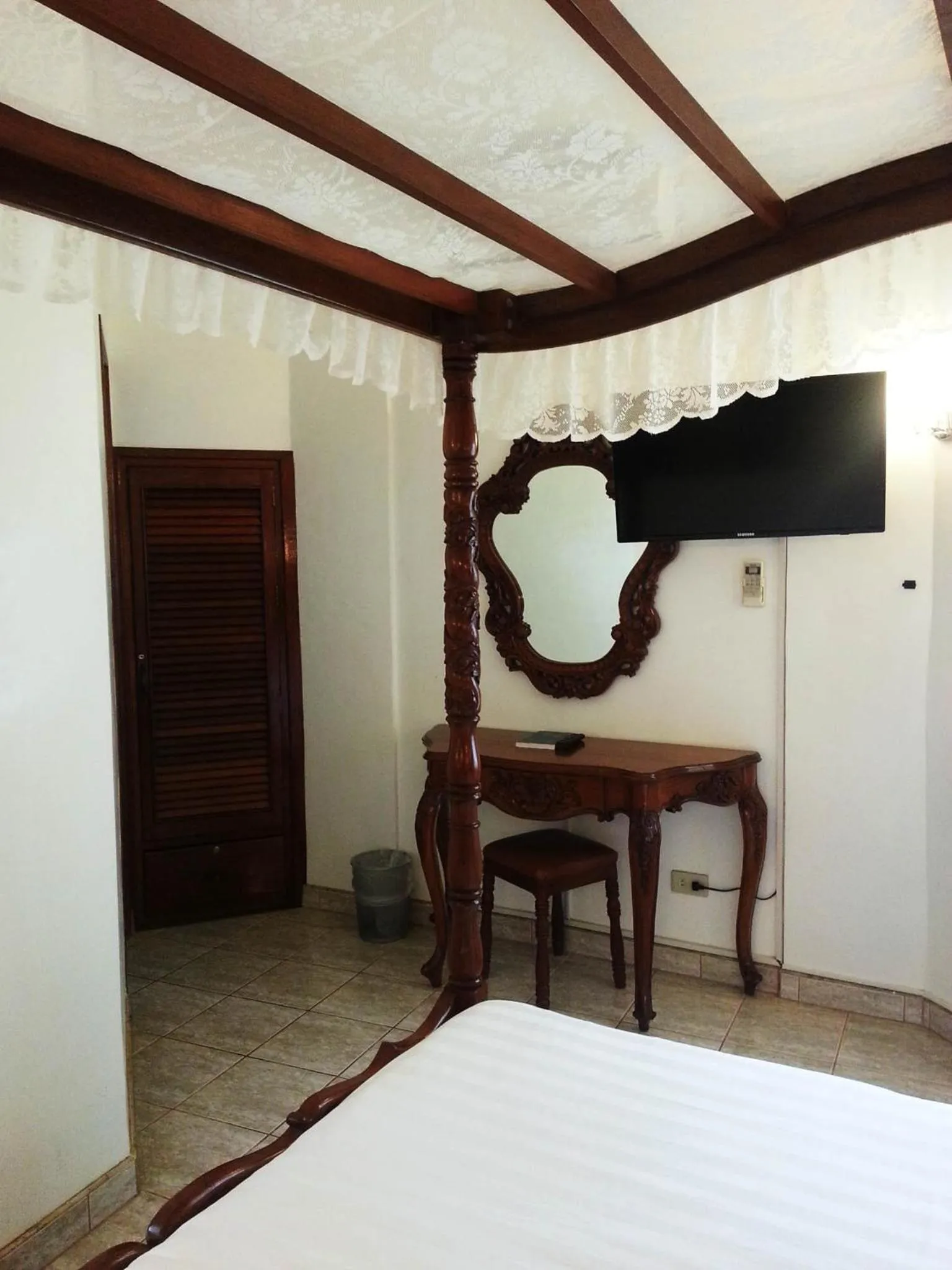 Seating area, Bed in Dolce Vita Hotel