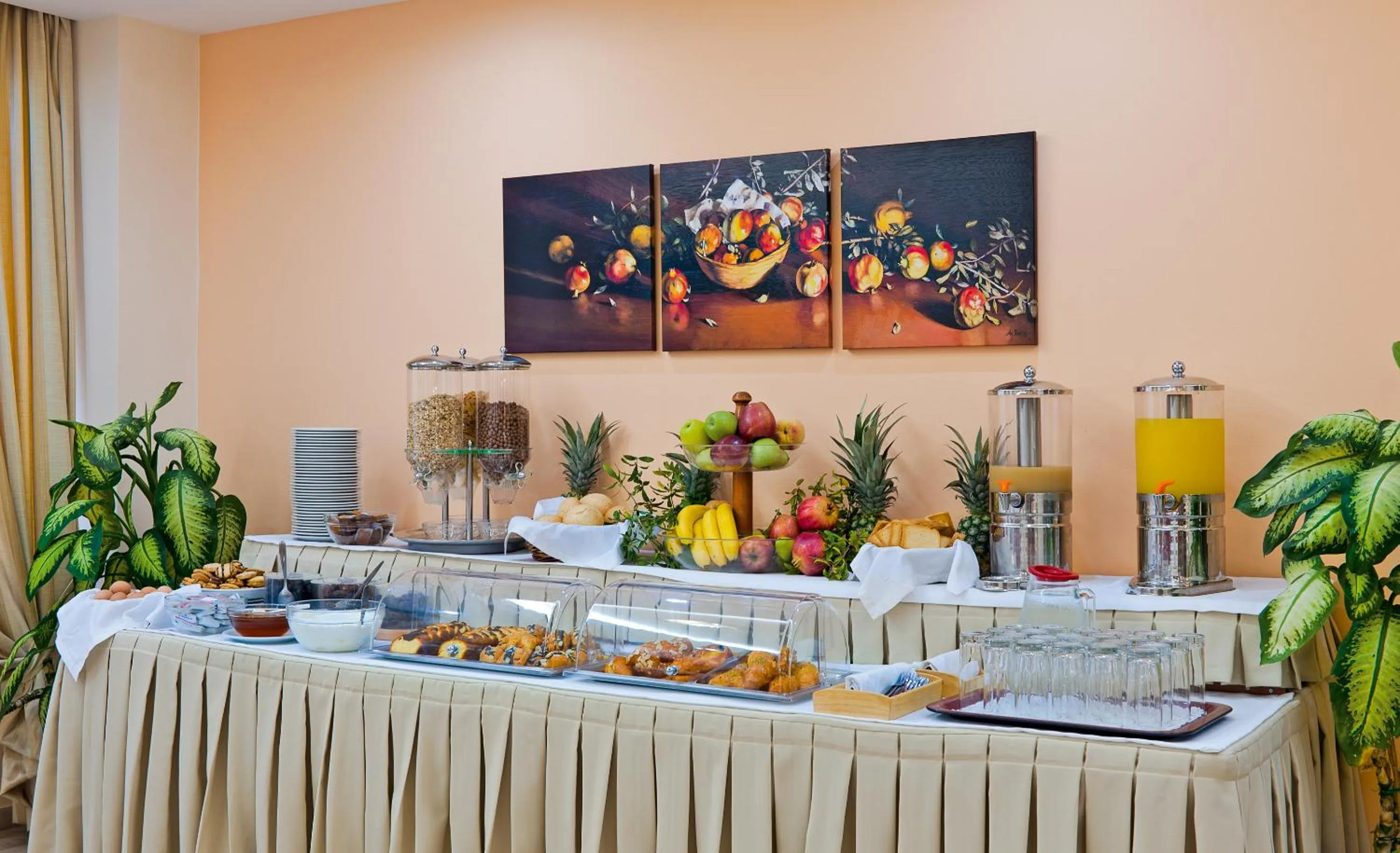 Food and drinks in Nefeli Hotel